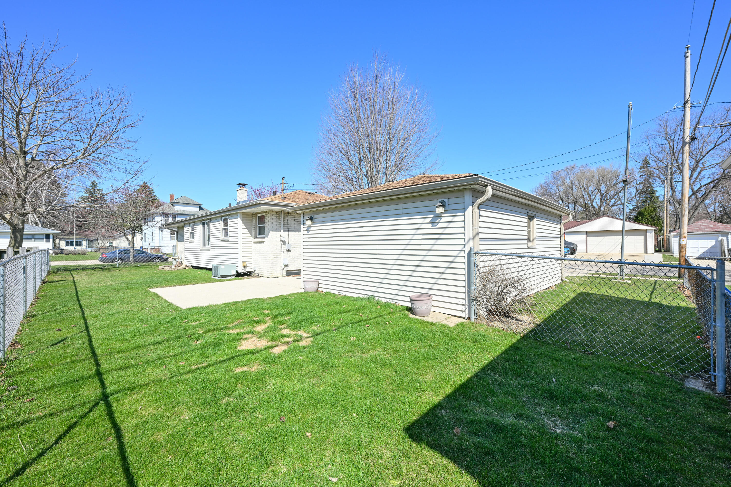 2417 Dombrowski Blvd