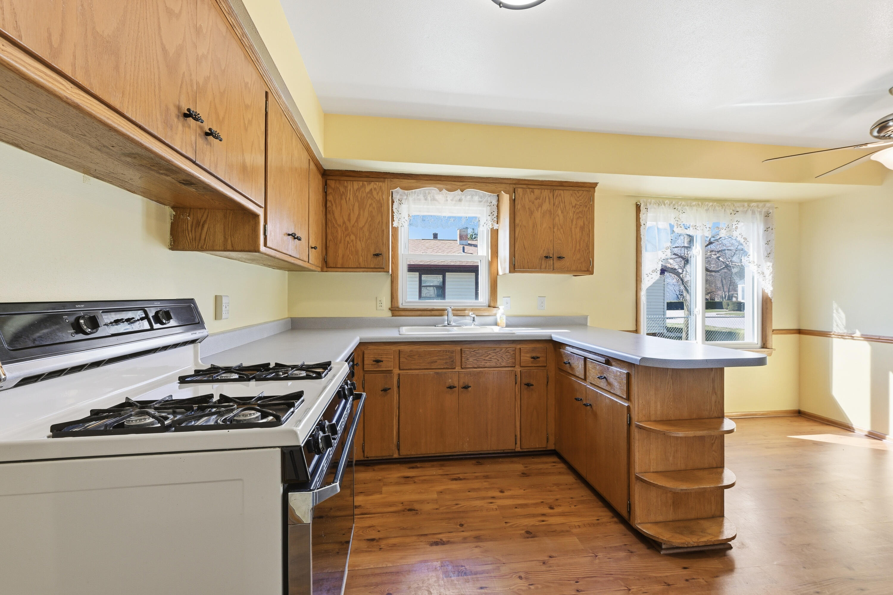 2417 Dombrowski Blvd