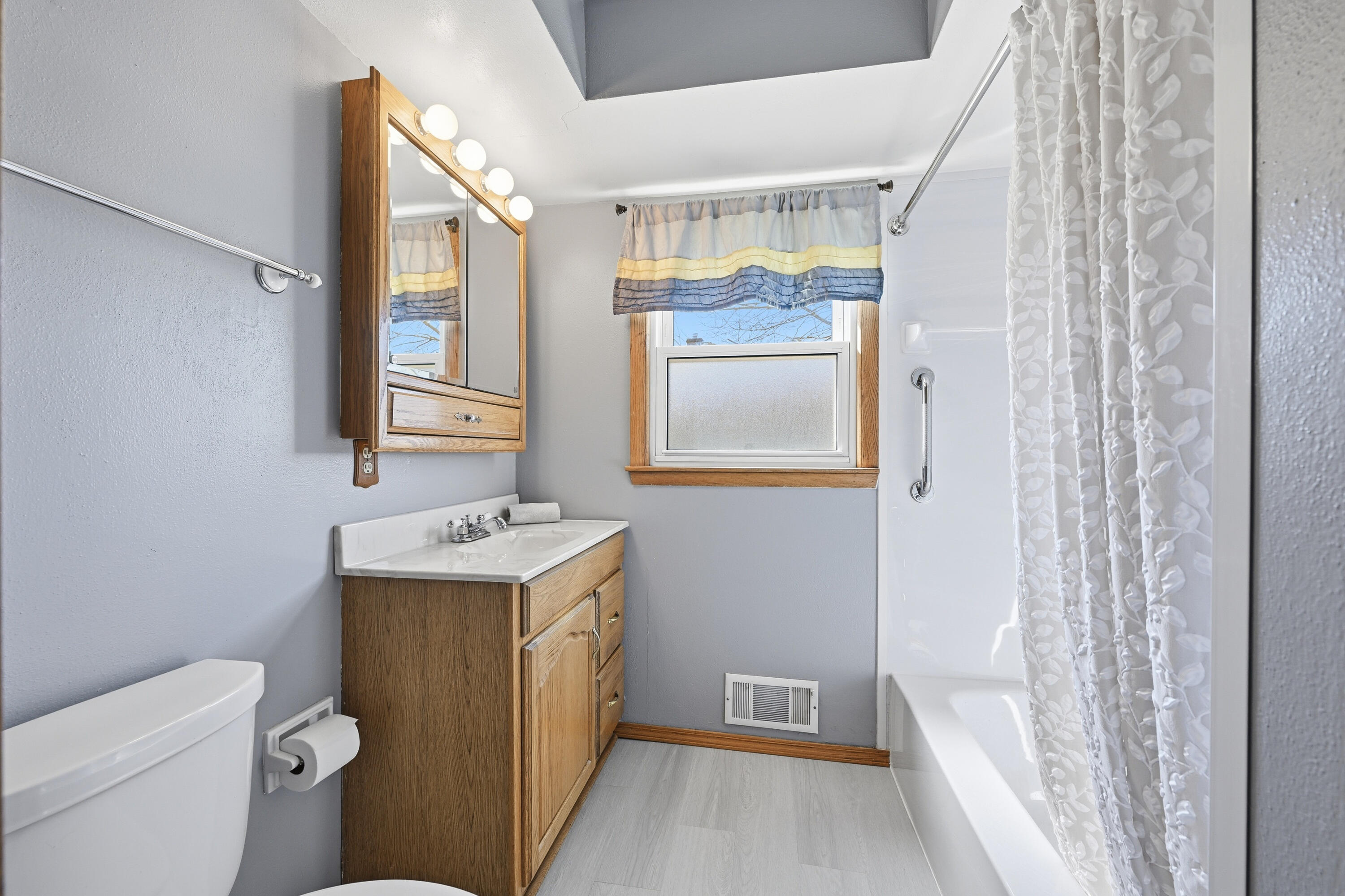 2417 Dombrowski Blvd