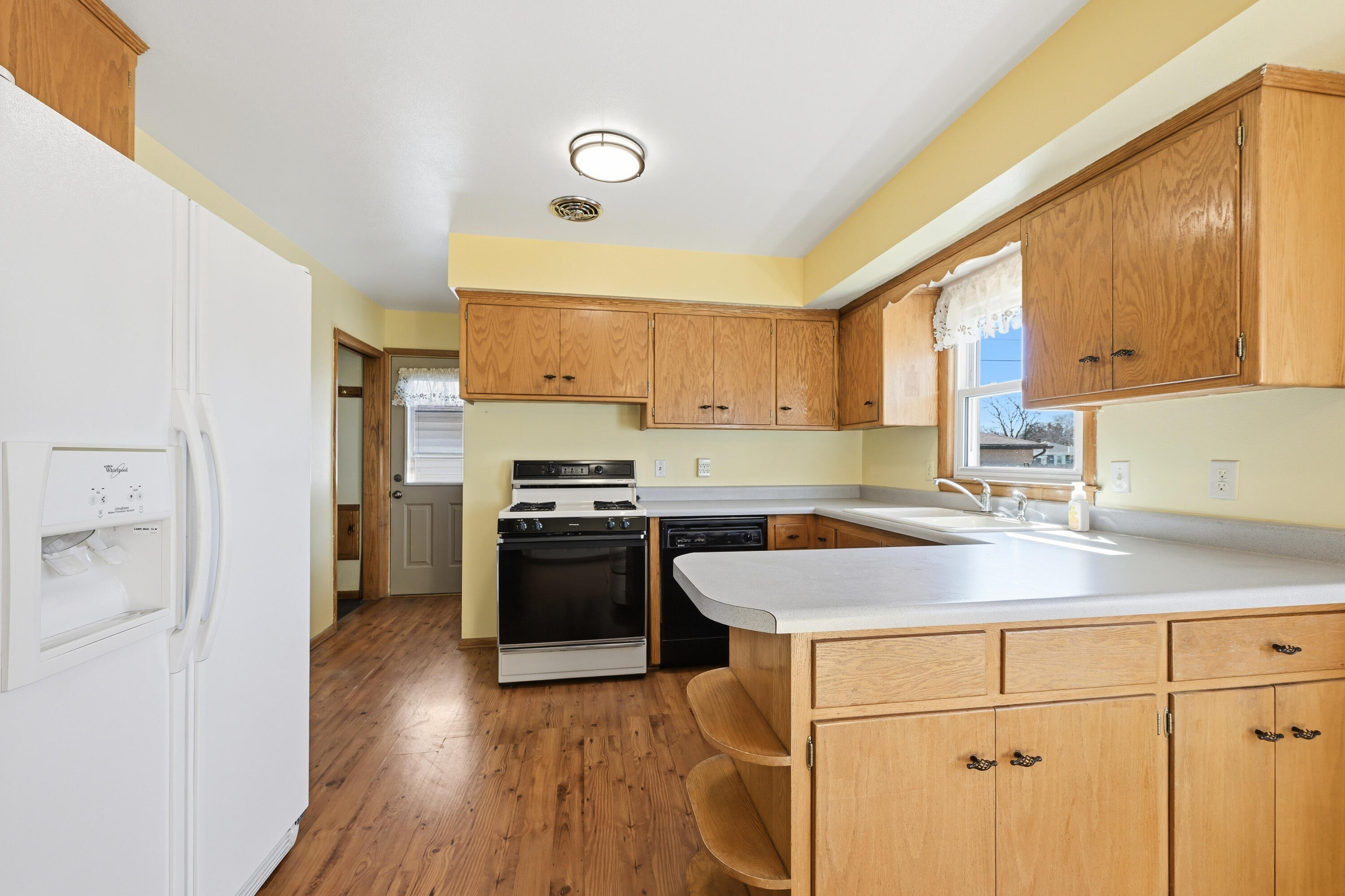 2417 Dombrowski Blvd