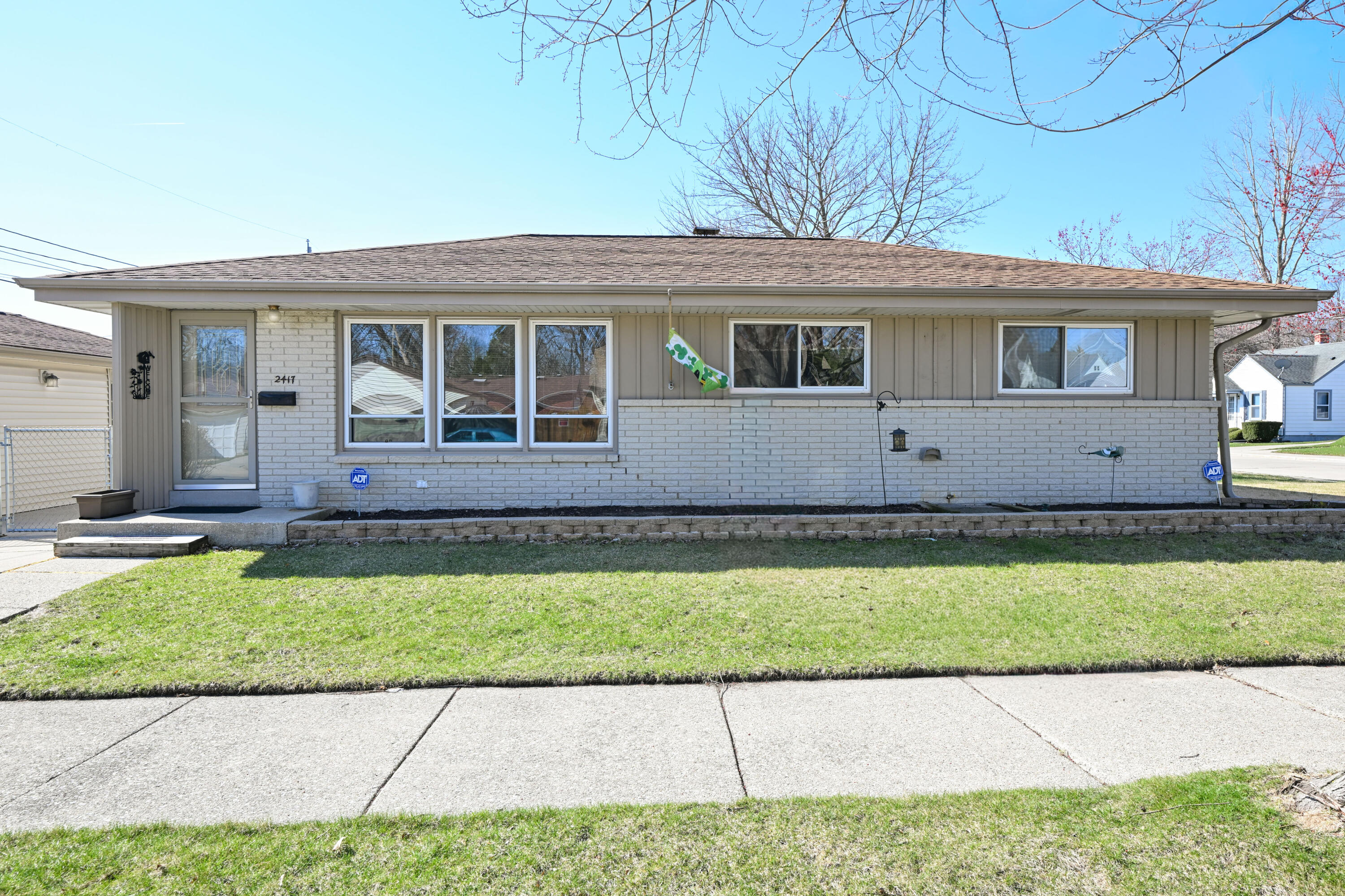 2417 Dombrowski Blvd