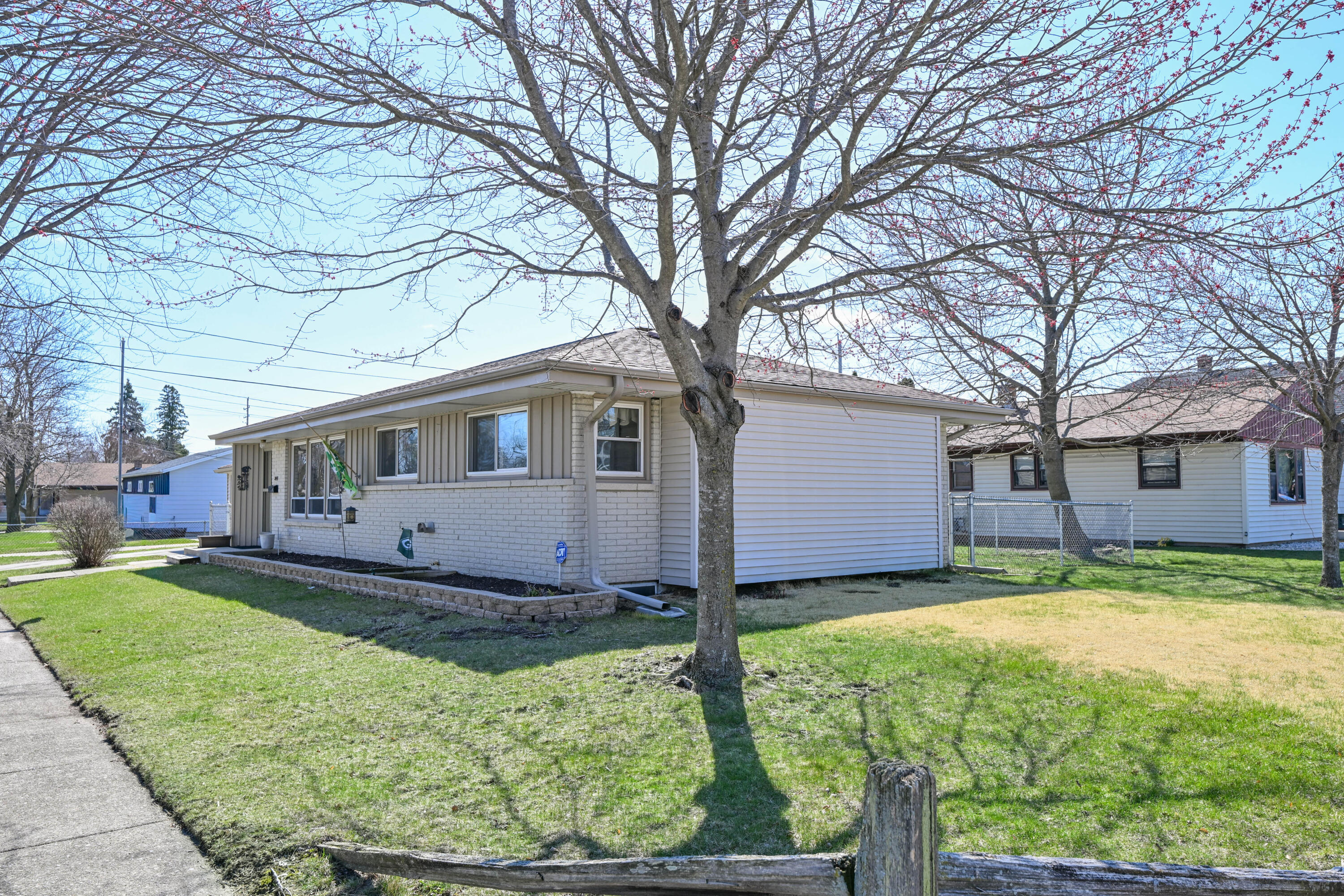 2417 Dombrowski Blvd