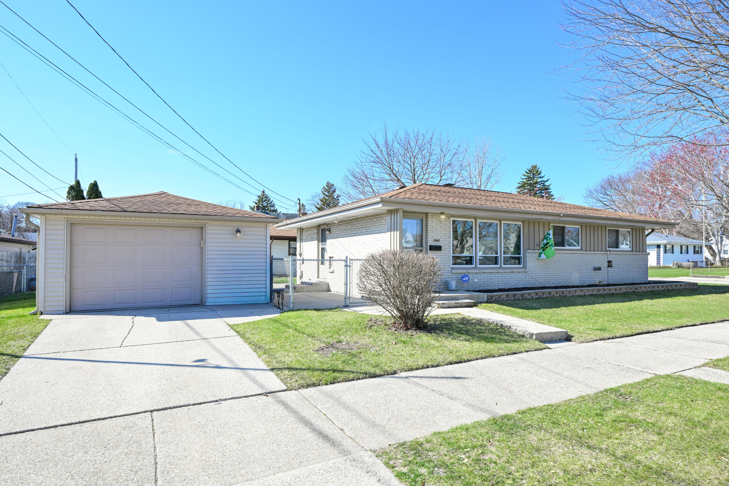 2417 Dombrowski Blvd