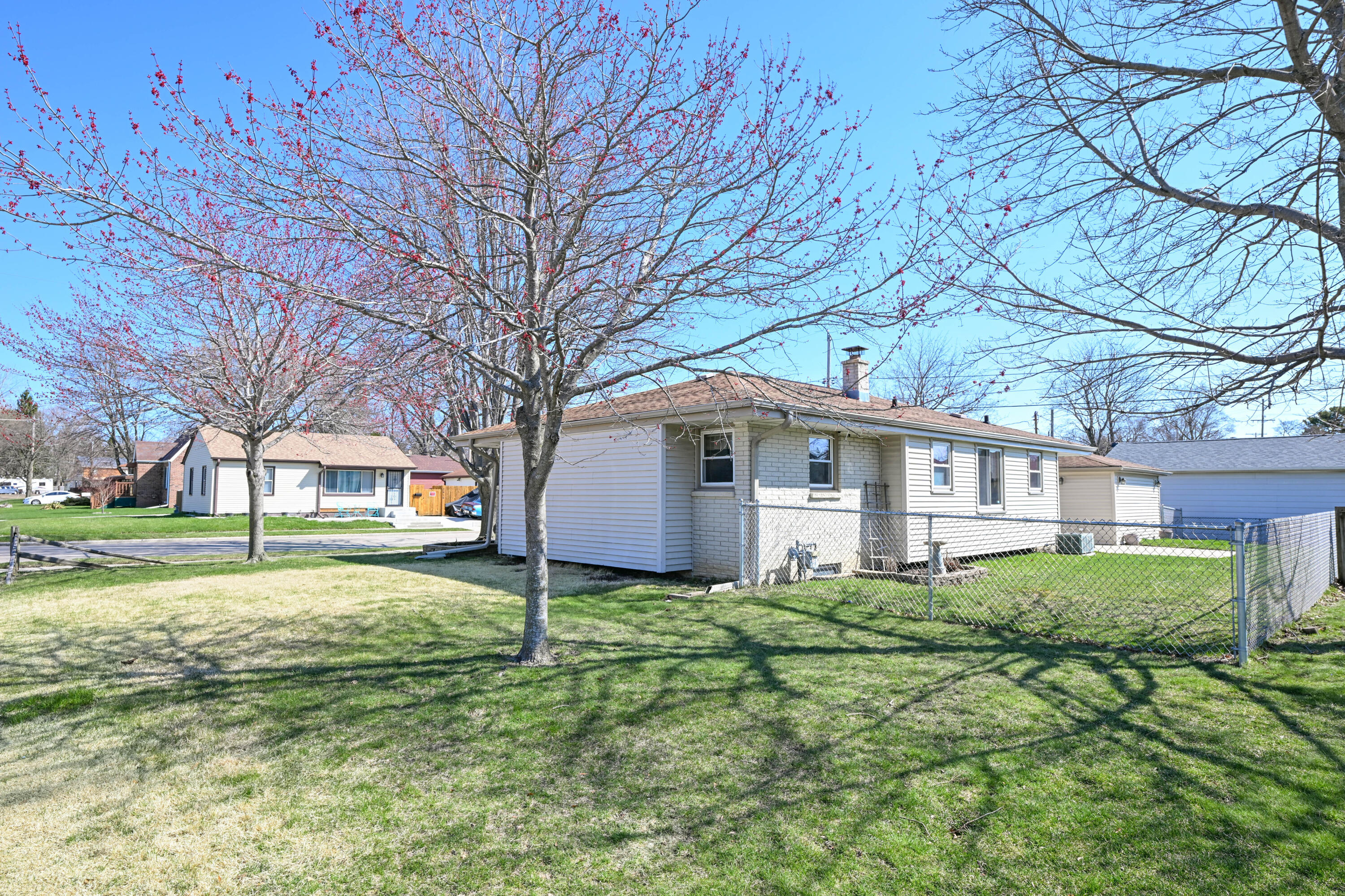 2417 Dombrowski Blvd