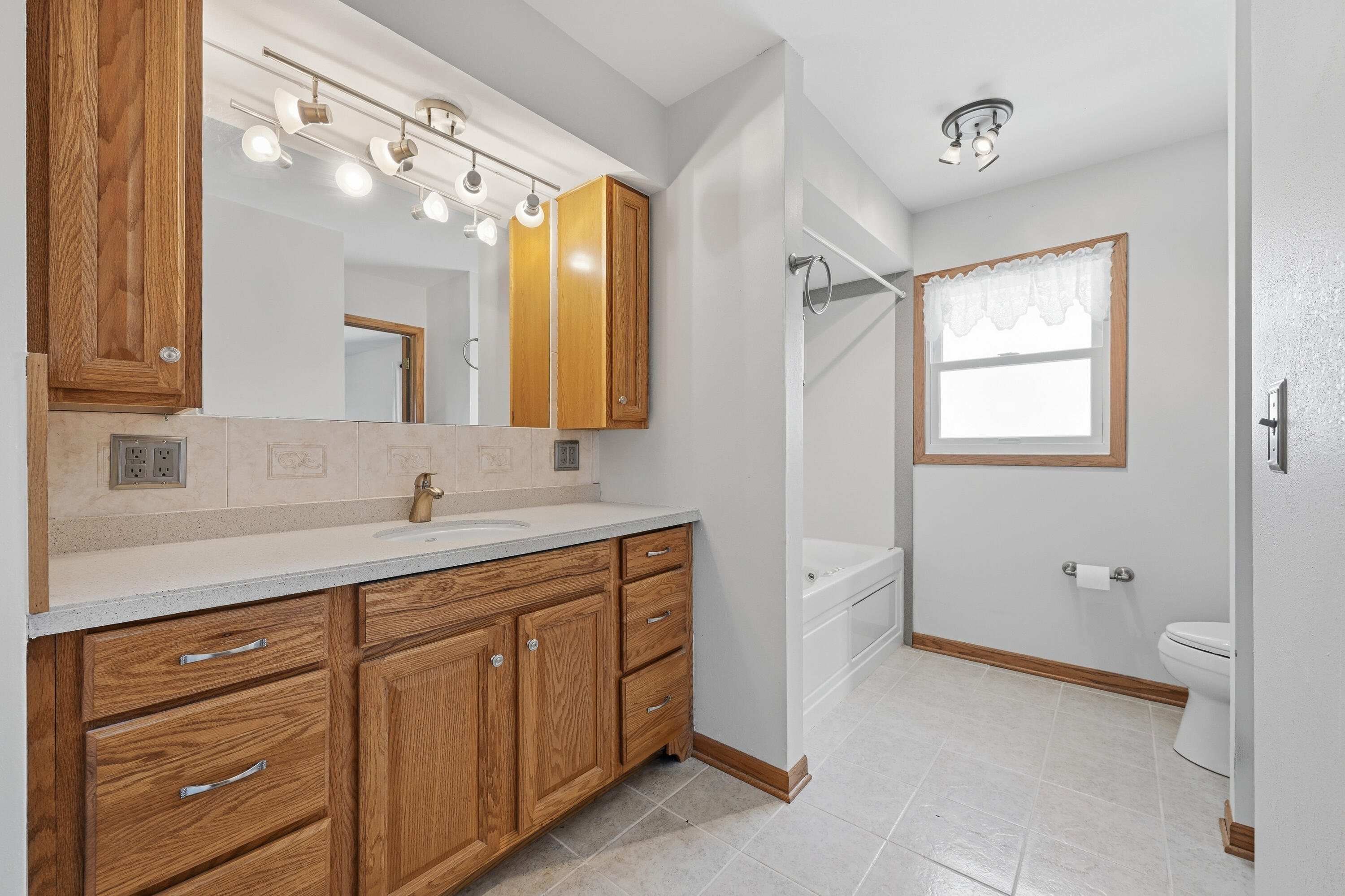 1616 Clark Ct