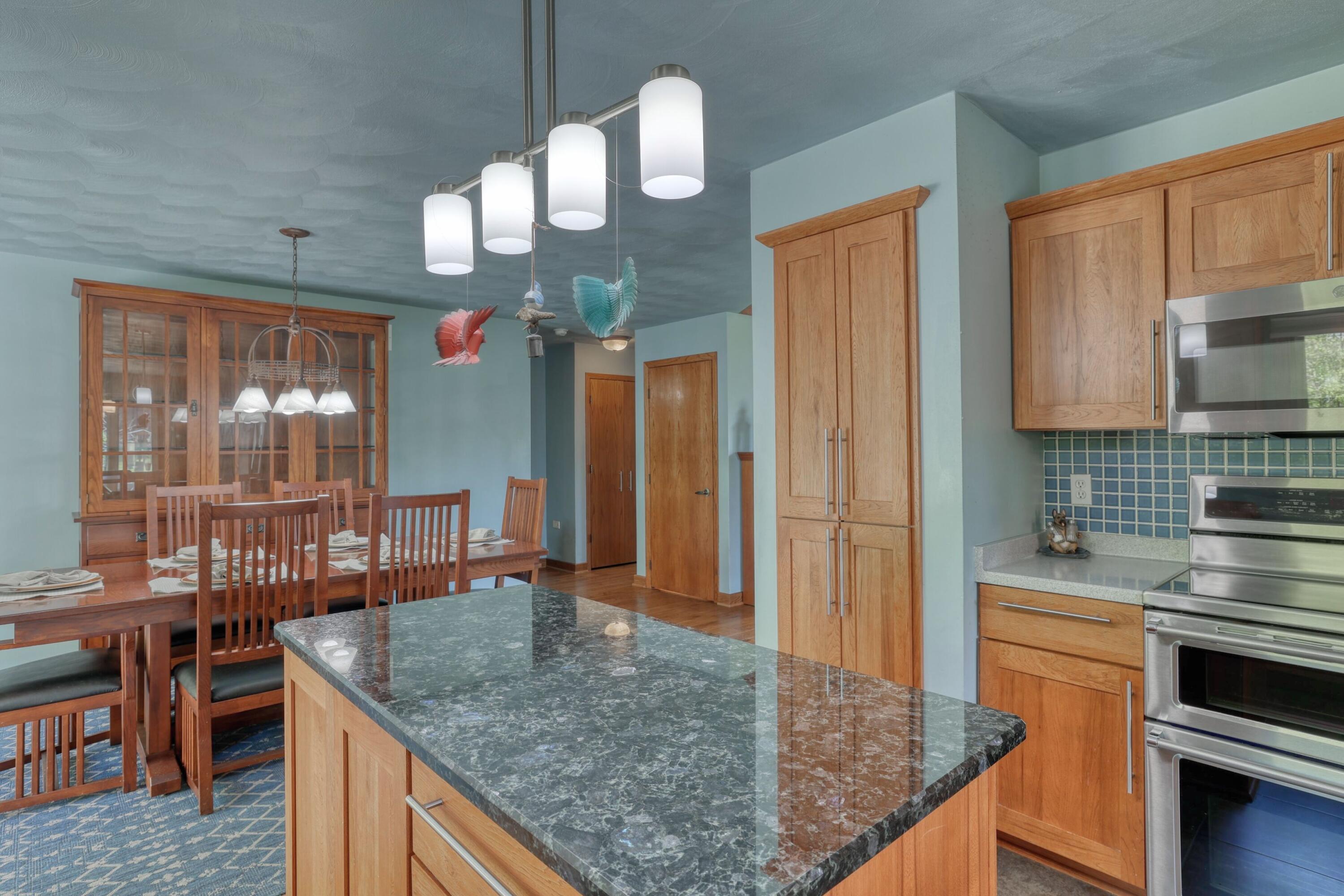 N2W31920 Twin Oaks Dr