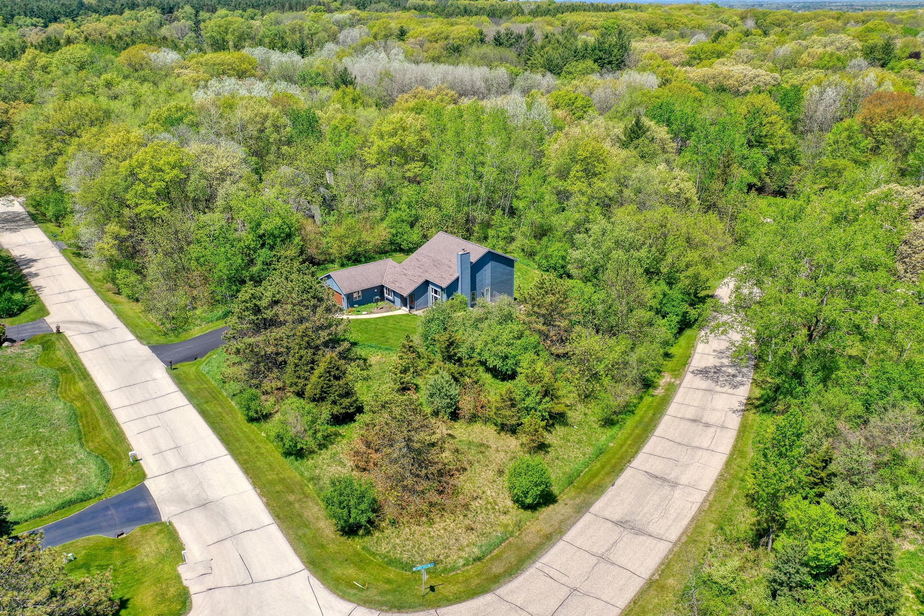 N2W31920 Twin Oaks Dr