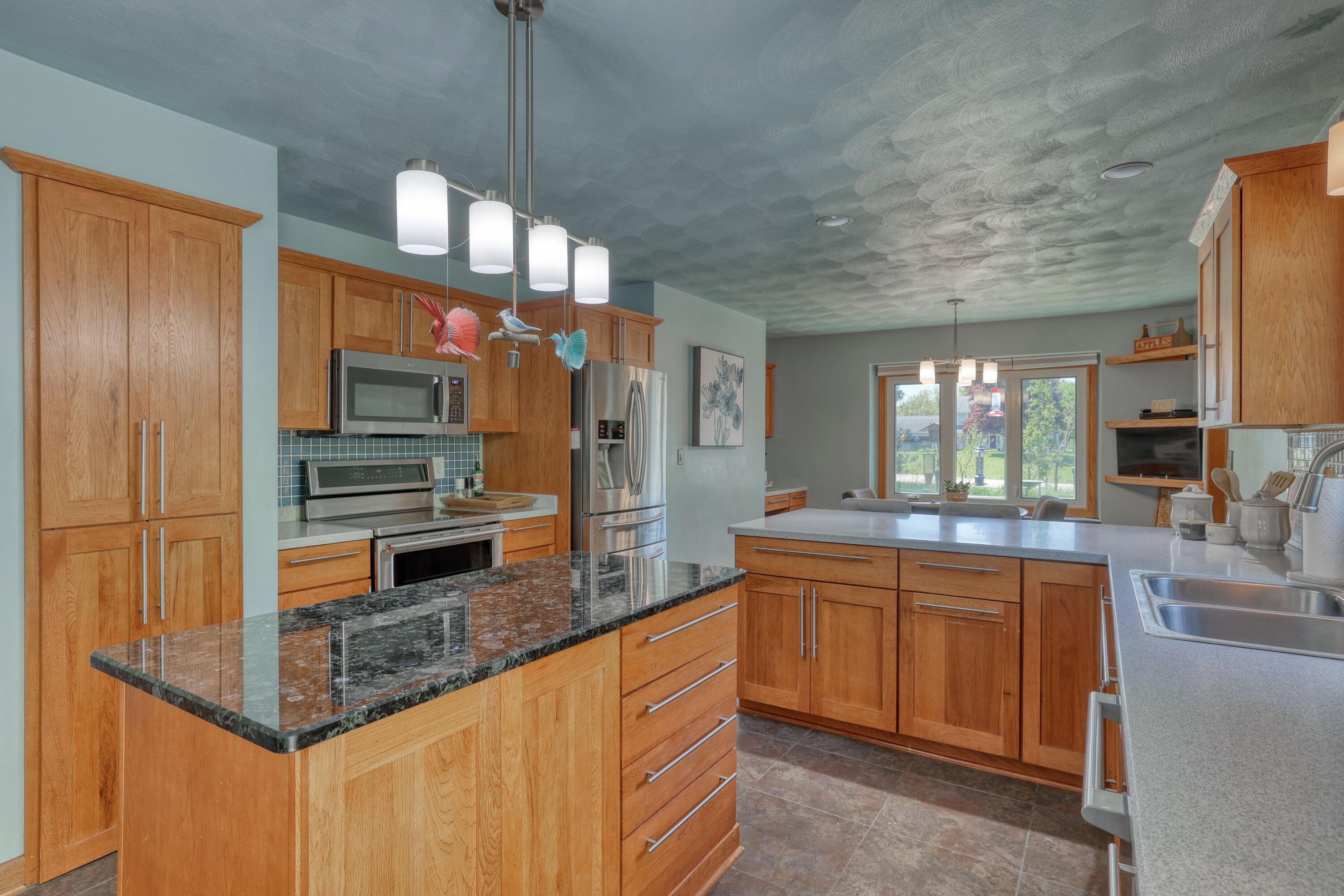 N2W31920 Twin Oaks Dr