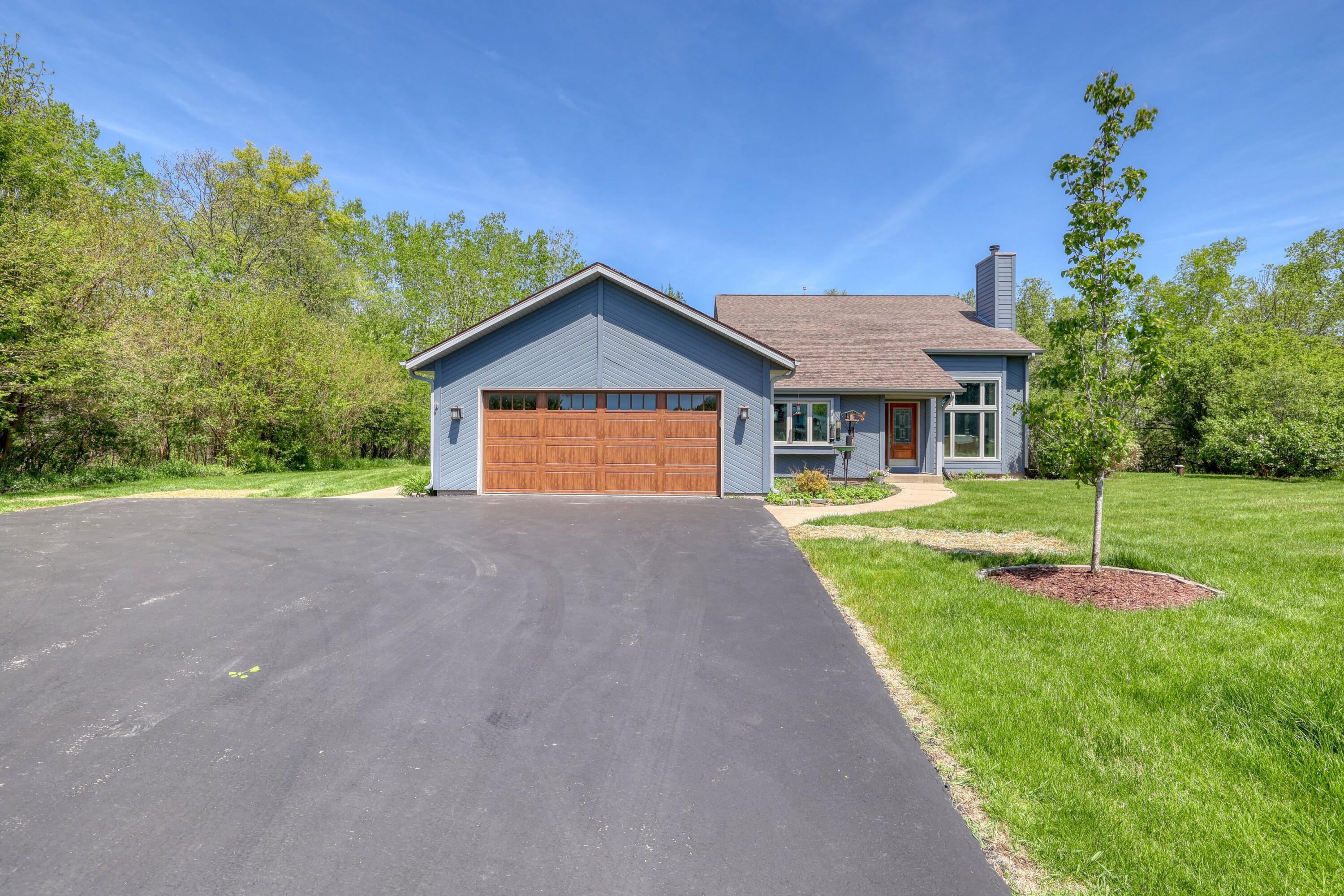 N2W31920 Twin Oaks Dr