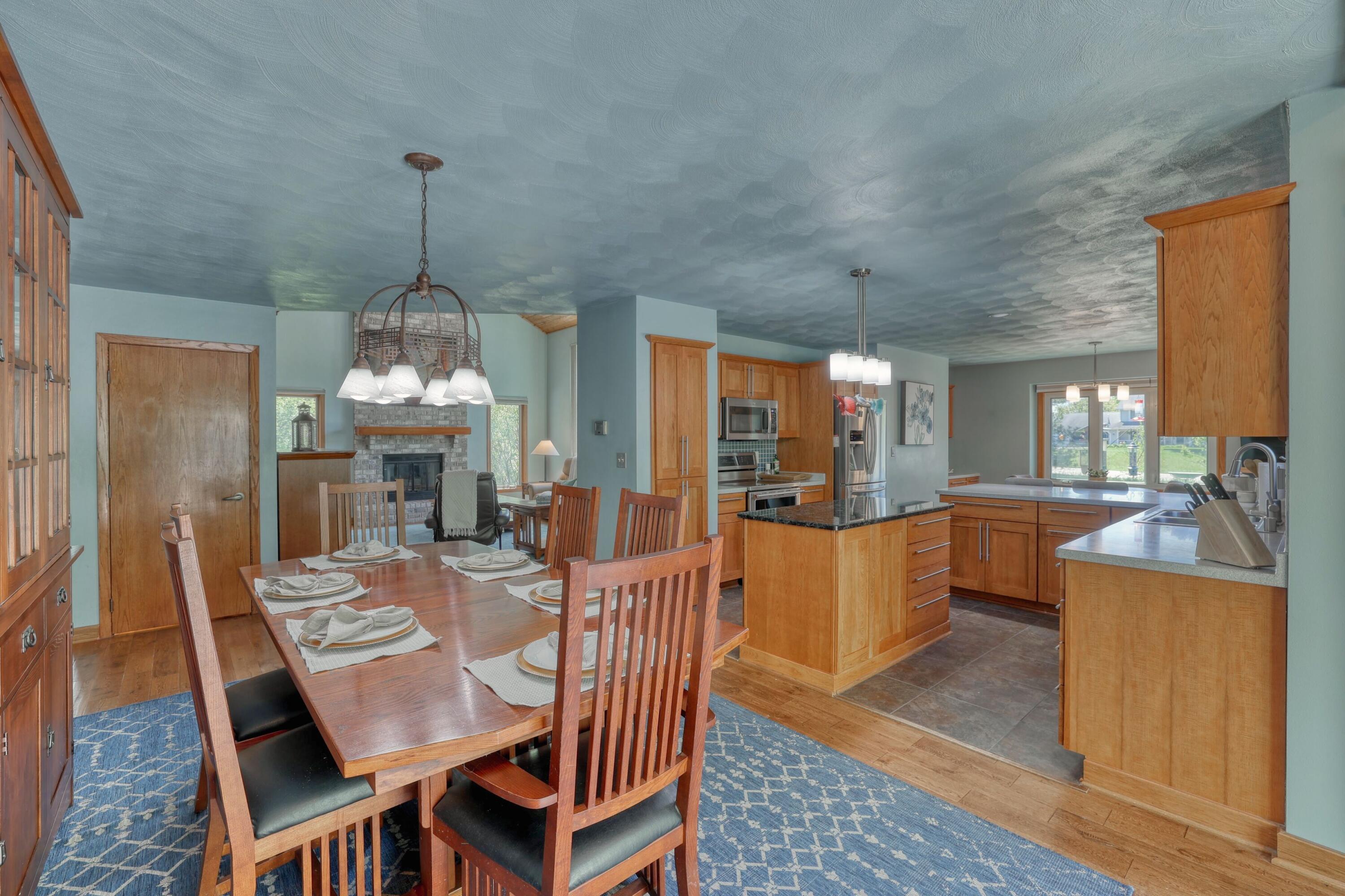 N2W31920 Twin Oaks Dr