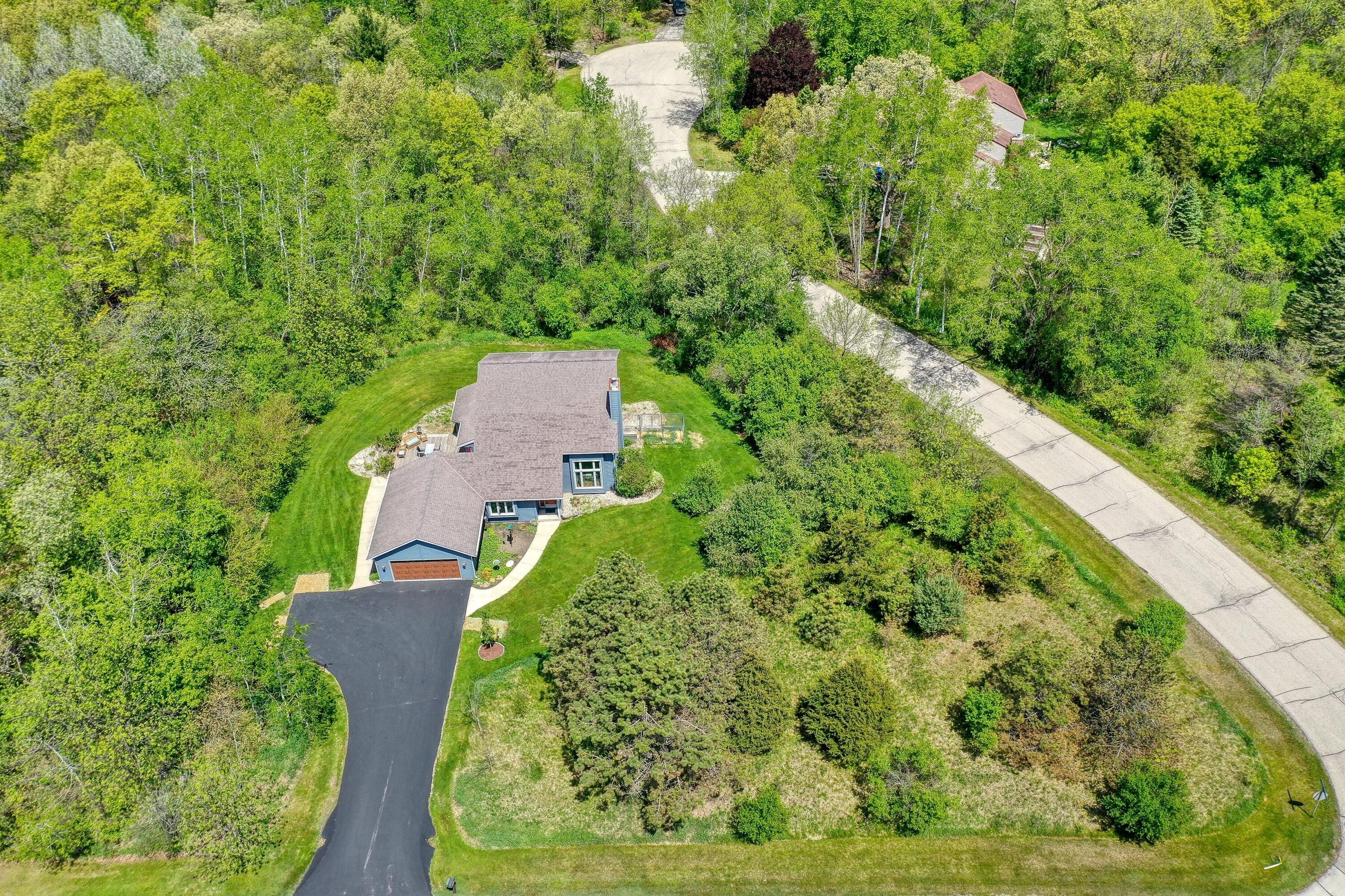 N2W31920 Twin Oaks Dr