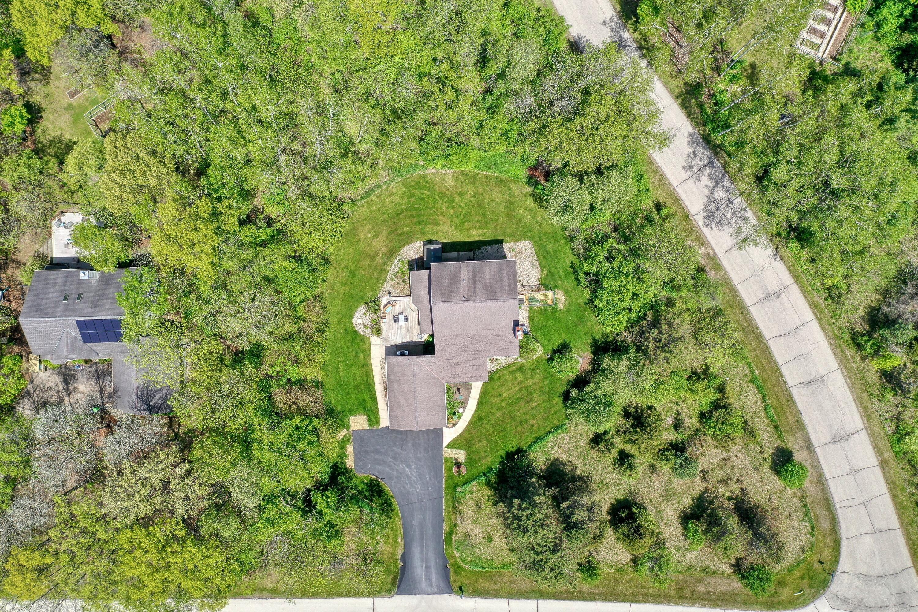 N2W31920 Twin Oaks Dr