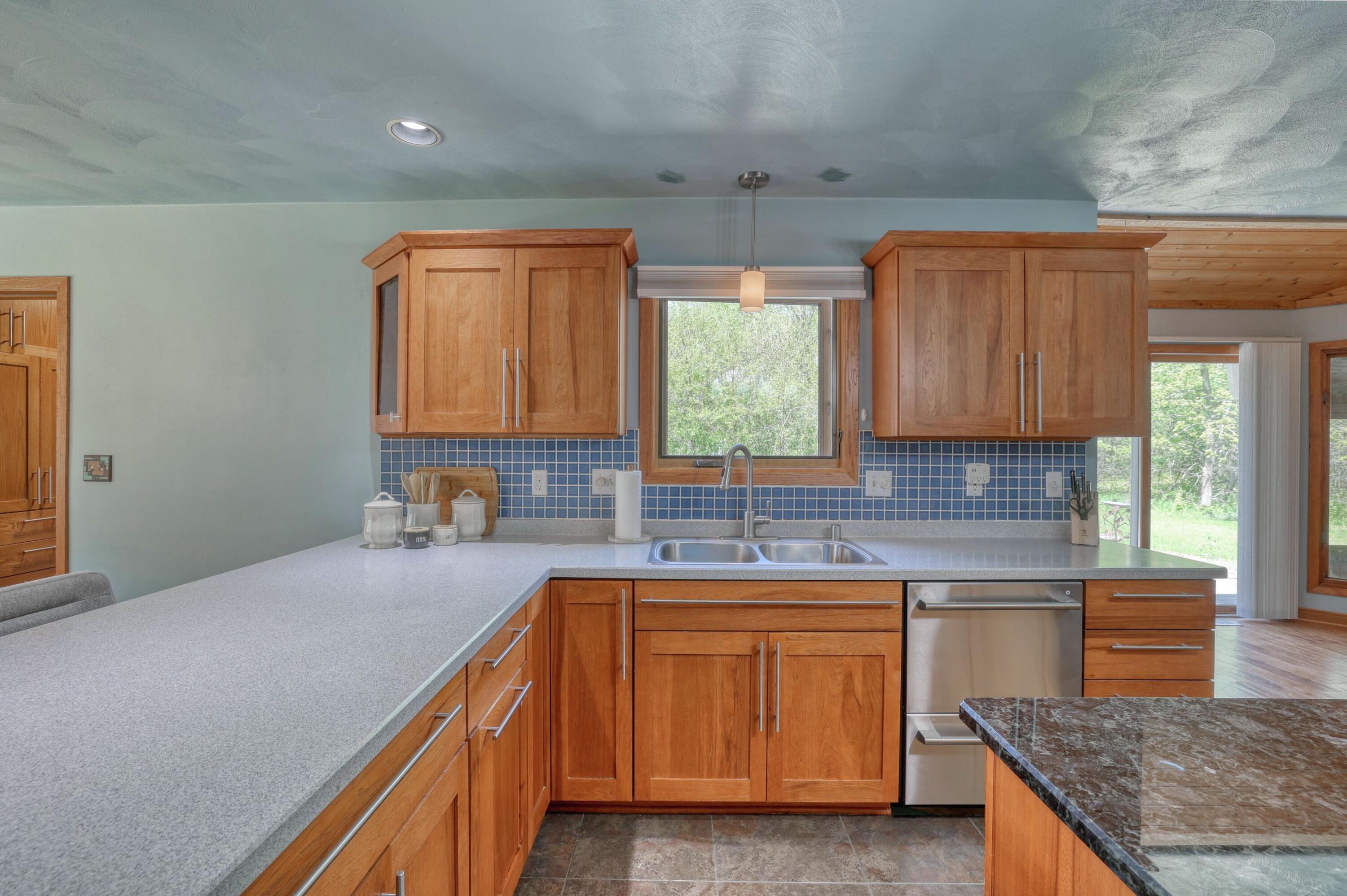 N2W31920 Twin Oaks Dr