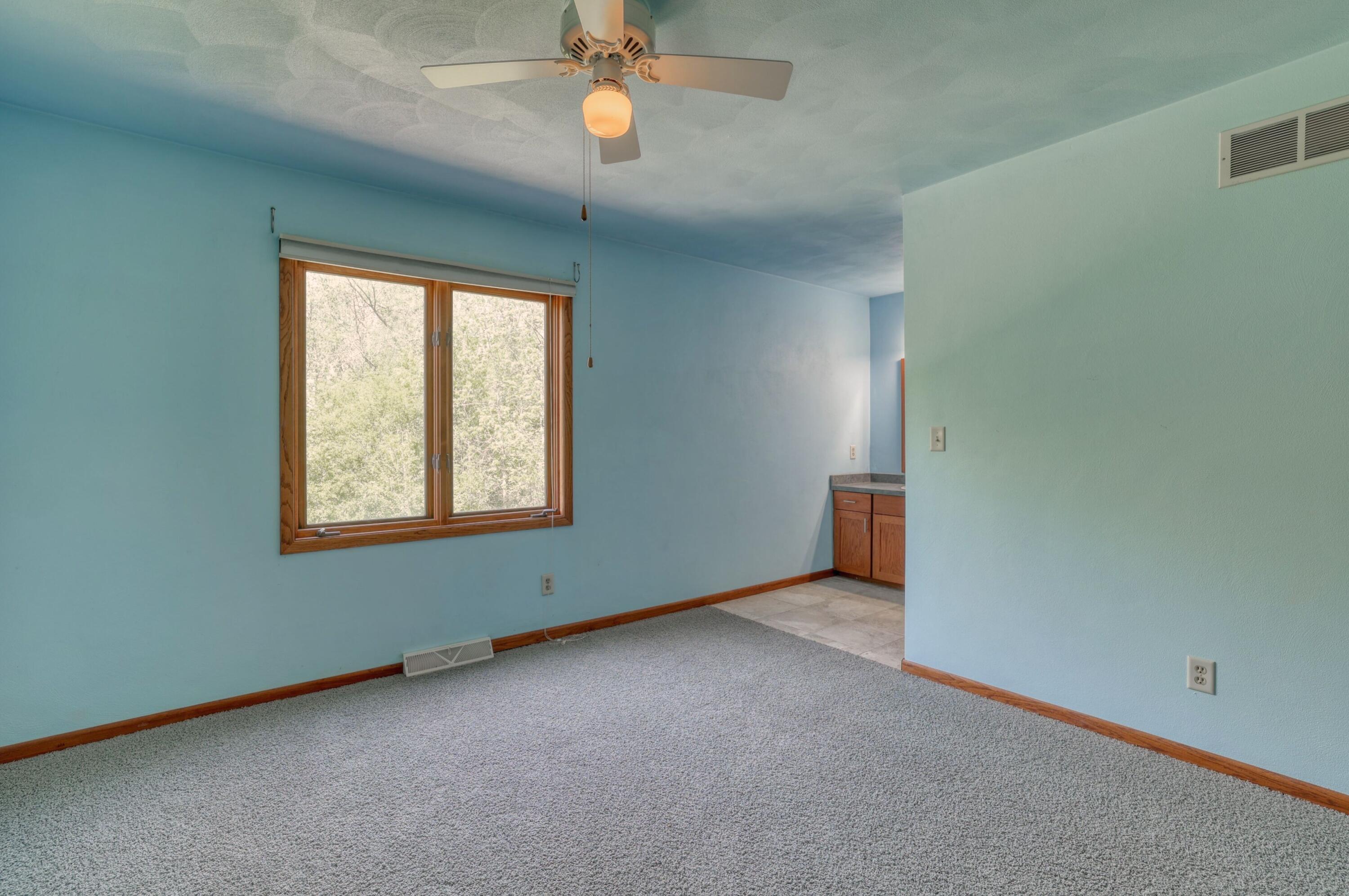 N2W31920 Twin Oaks Dr