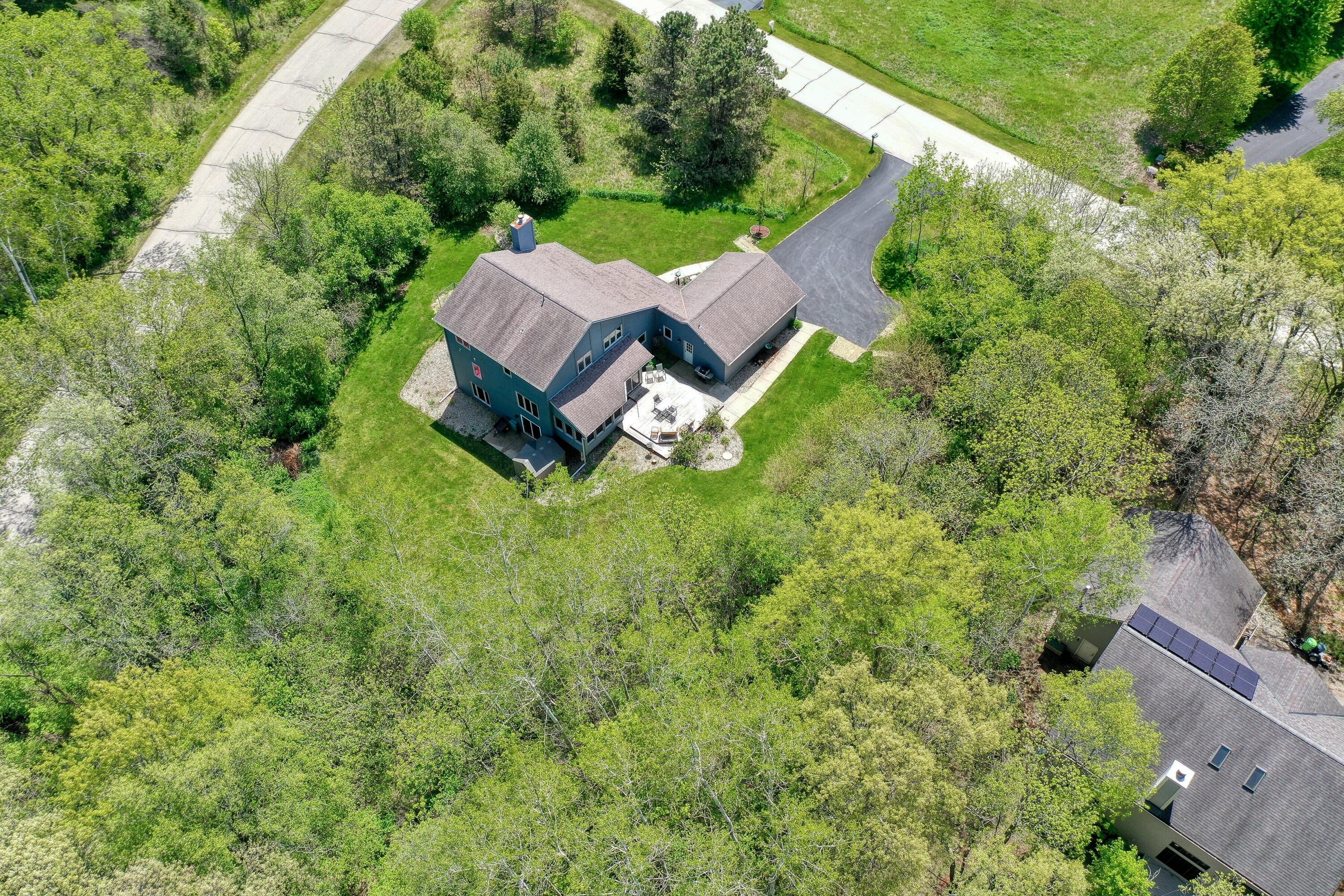 N2W31920 Twin Oaks Dr