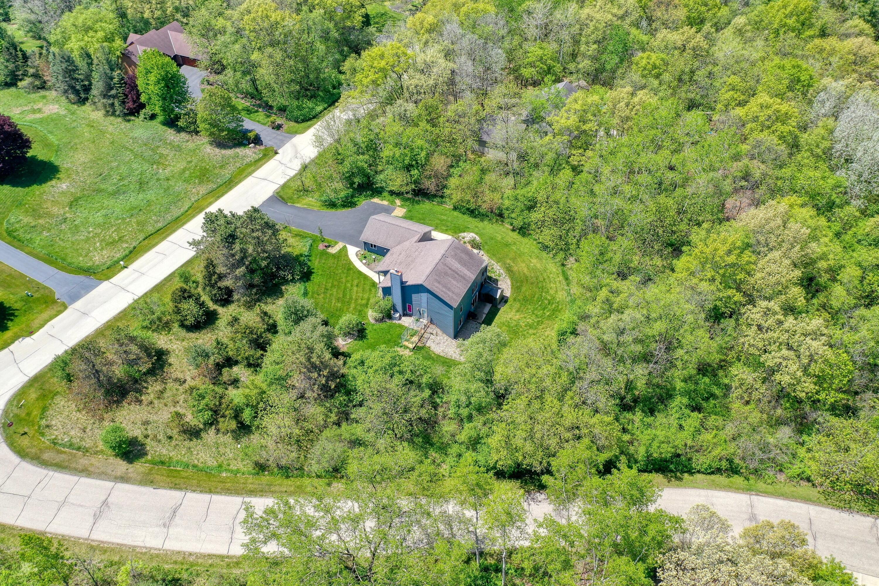 N2W31920 Twin Oaks Dr