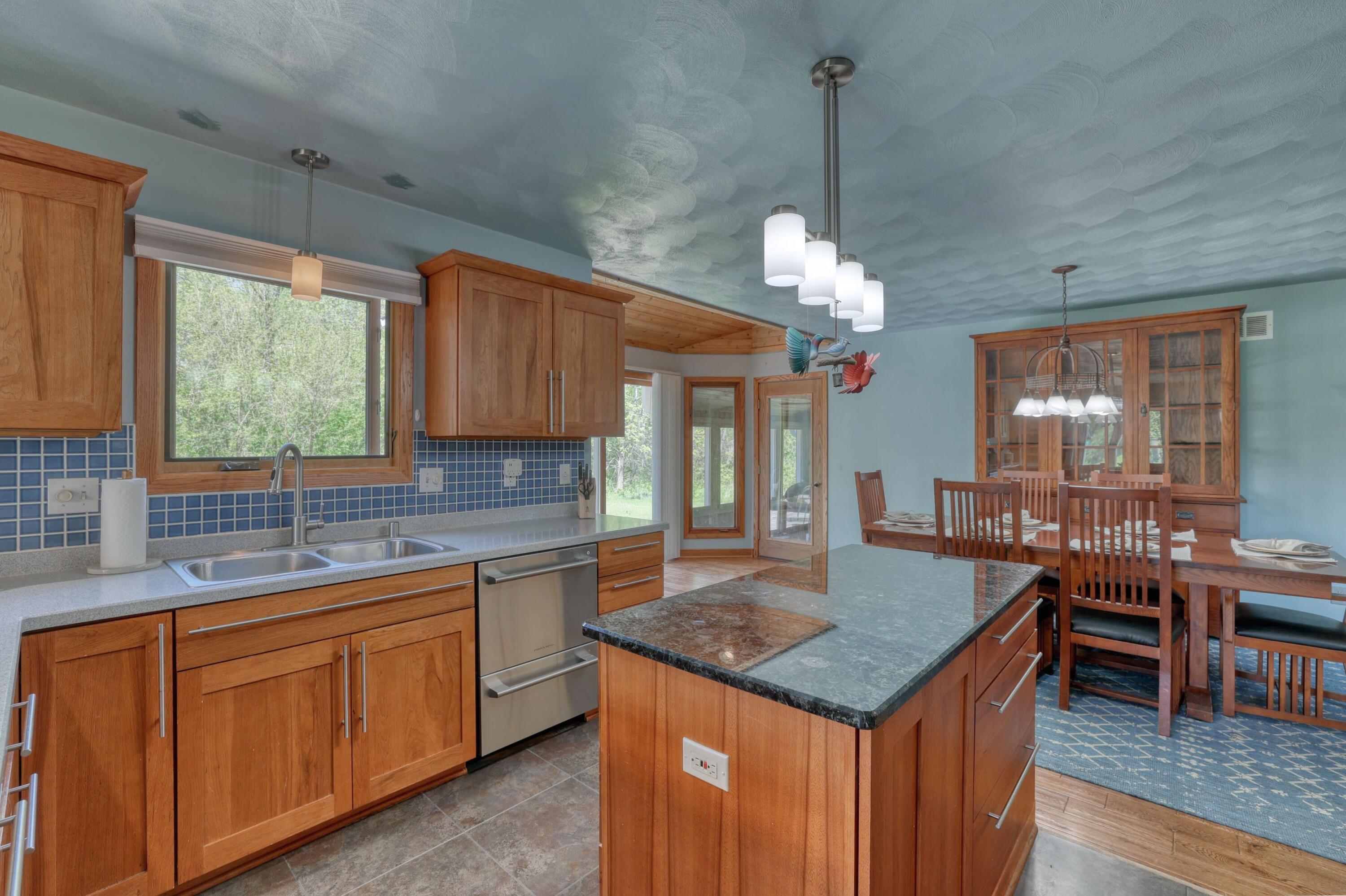 N2W31920 Twin Oaks Dr