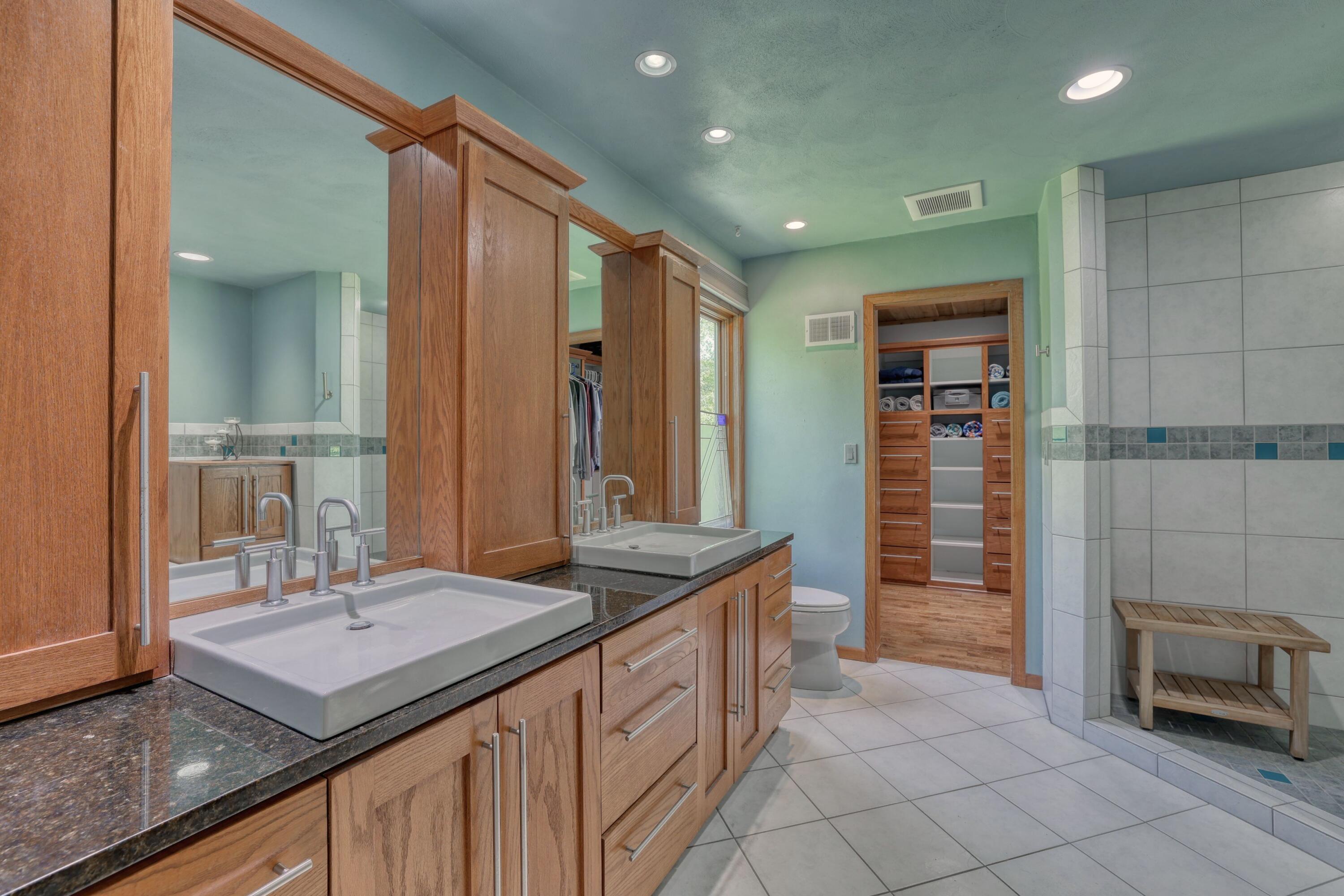 N2W31920 Twin Oaks Dr