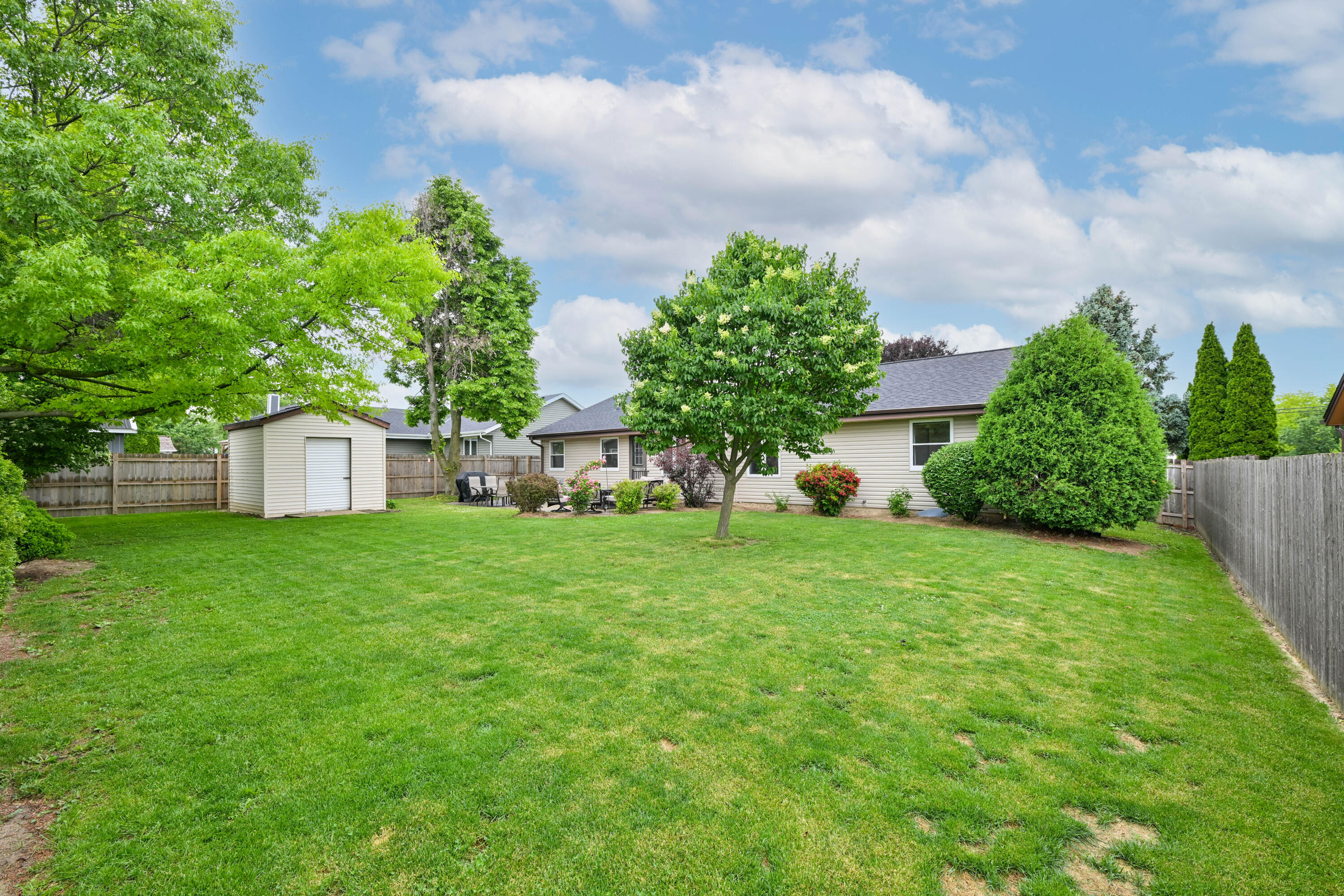 925 E Fitzsimmons Rd