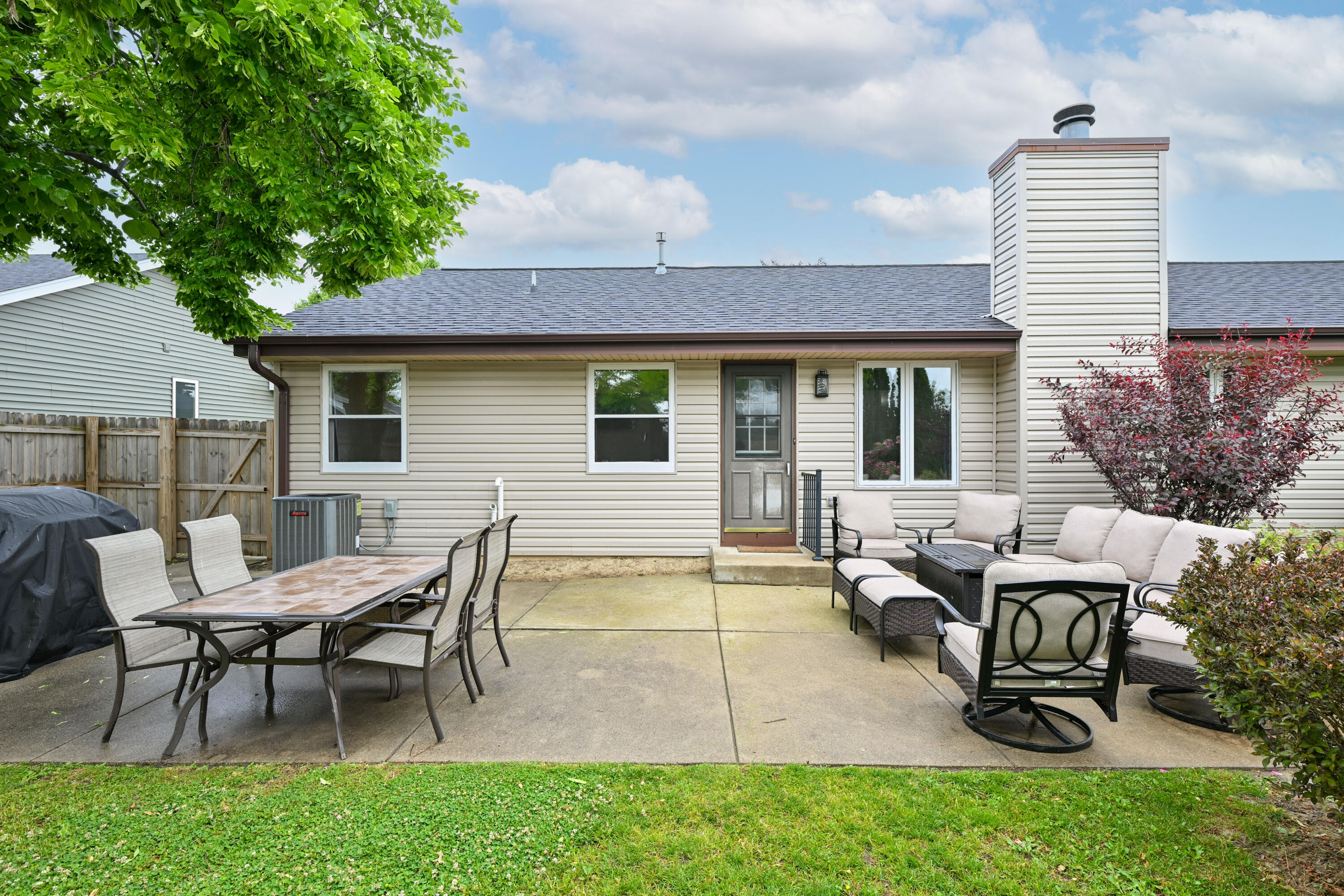 925 E Fitzsimmons Rd