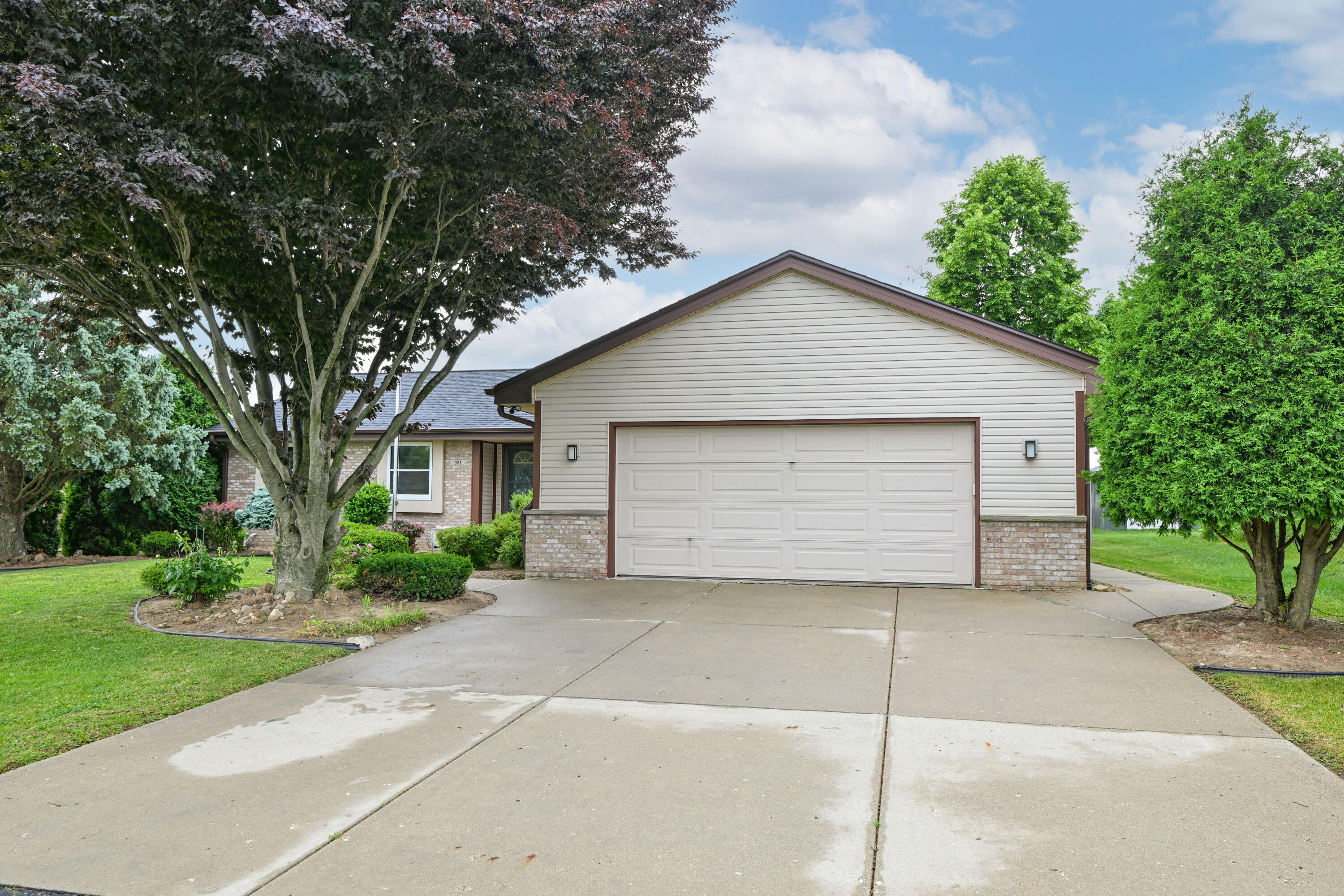 925 E Fitzsimmons Rd