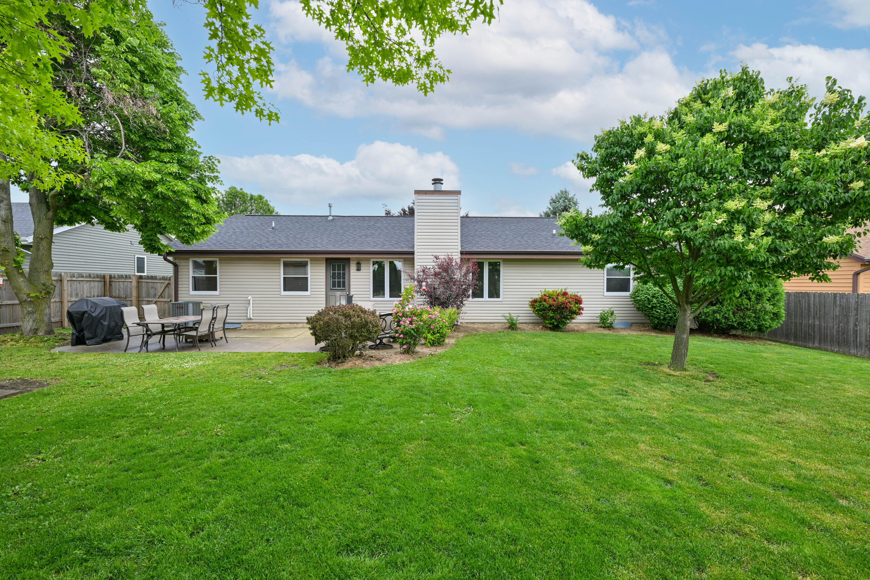 925 E Fitzsimmons Rd