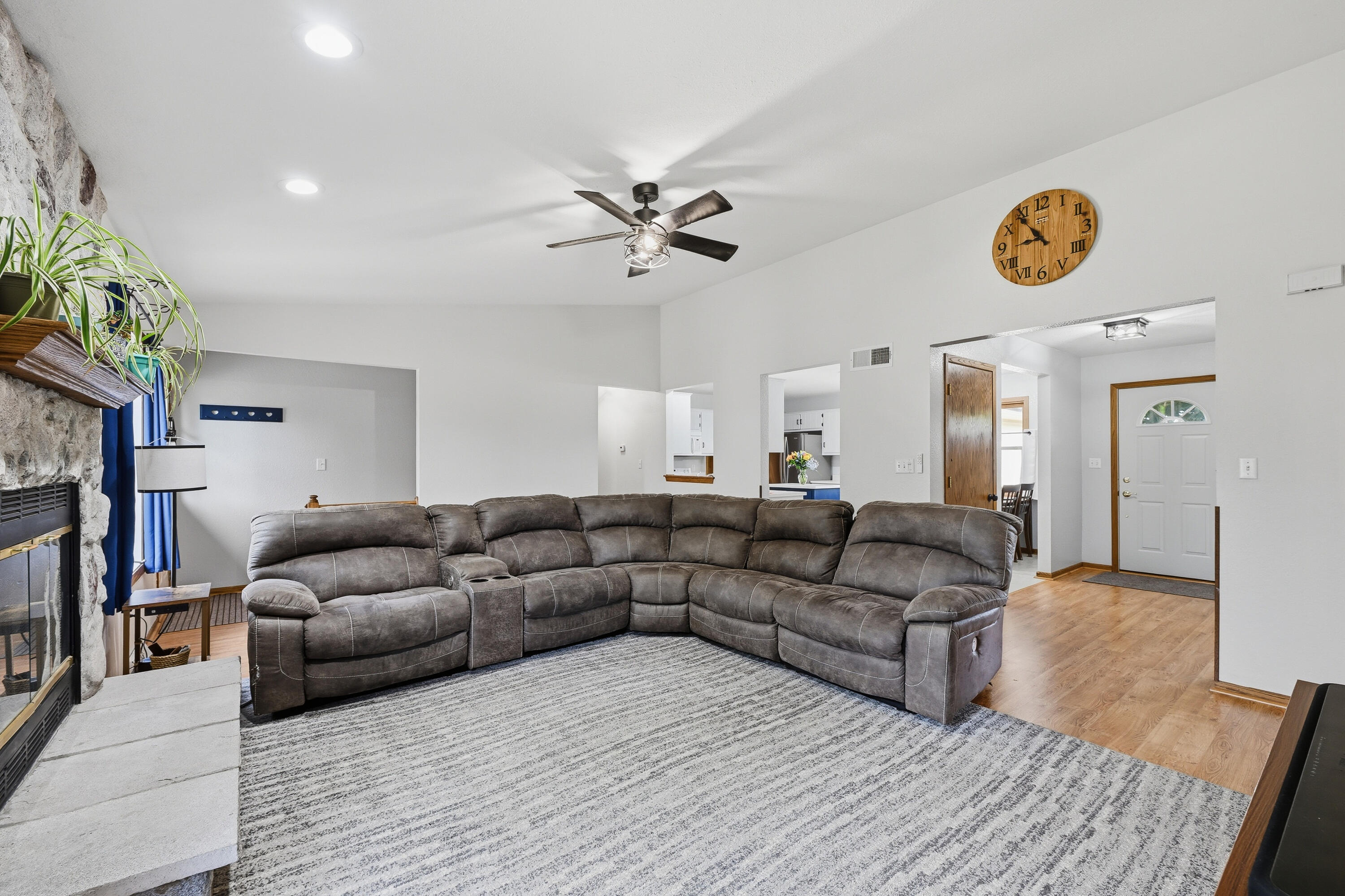 925 E Fitzsimmons Rd