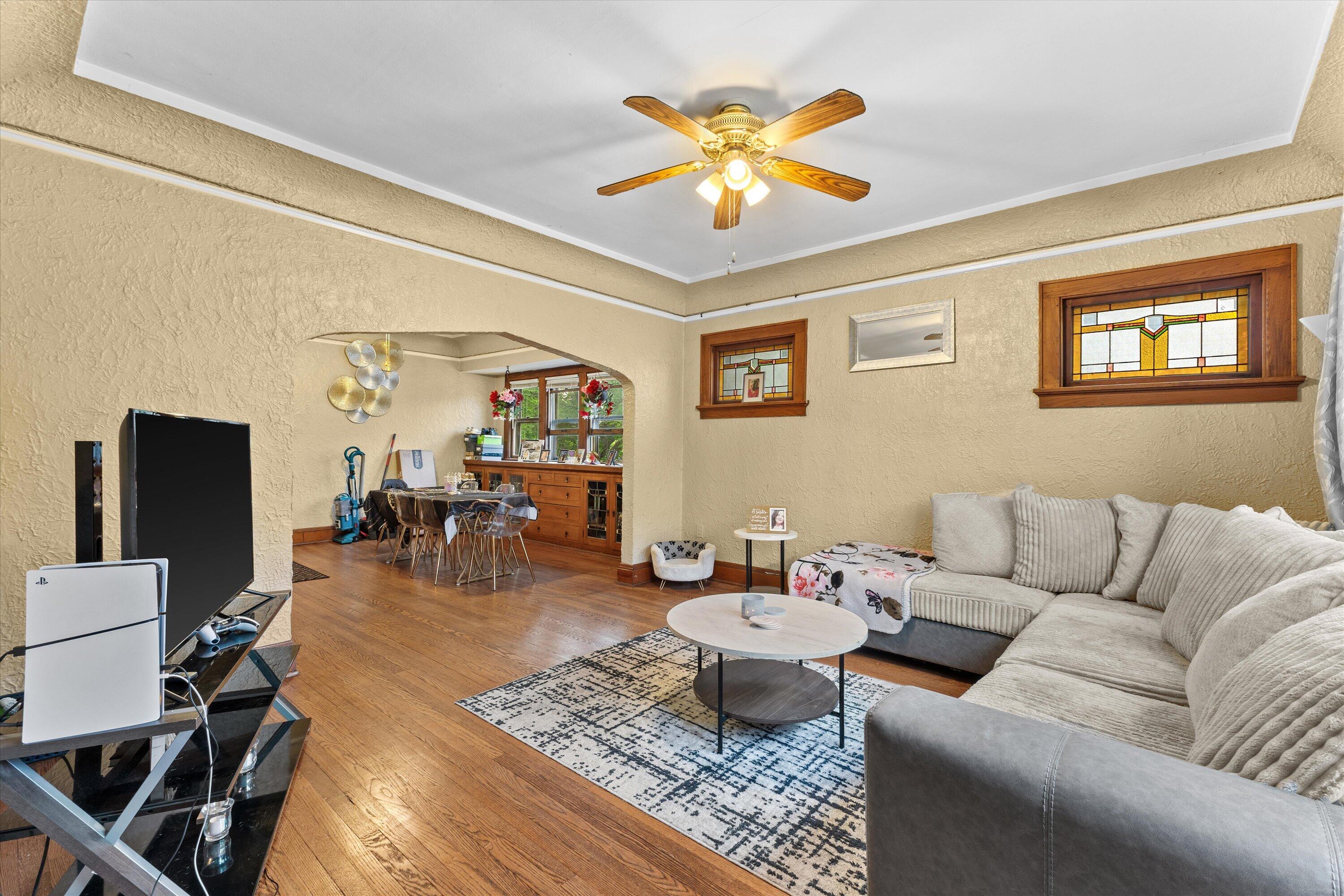 226 E Smith St, 228