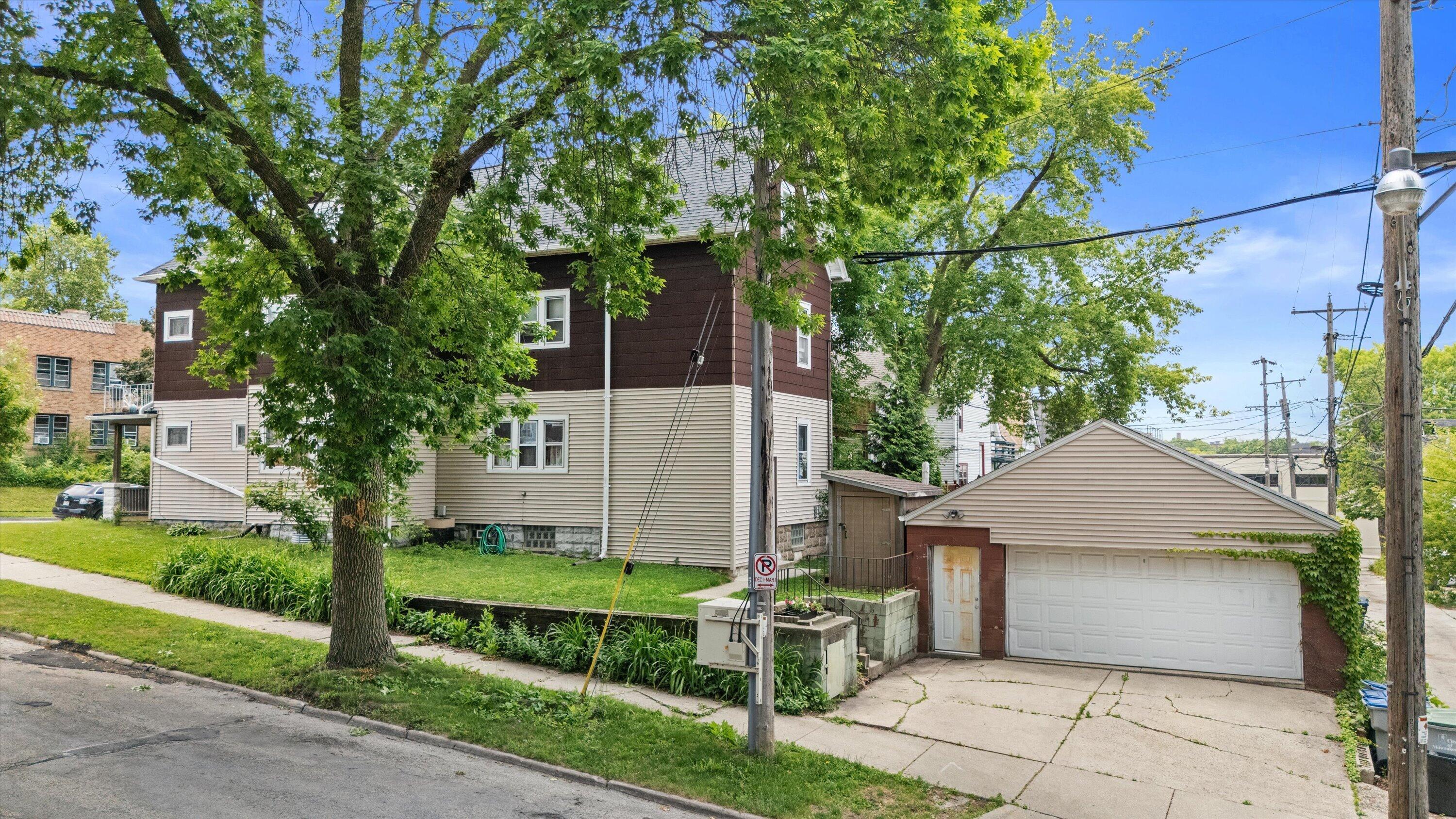 226 E Smith St, 228