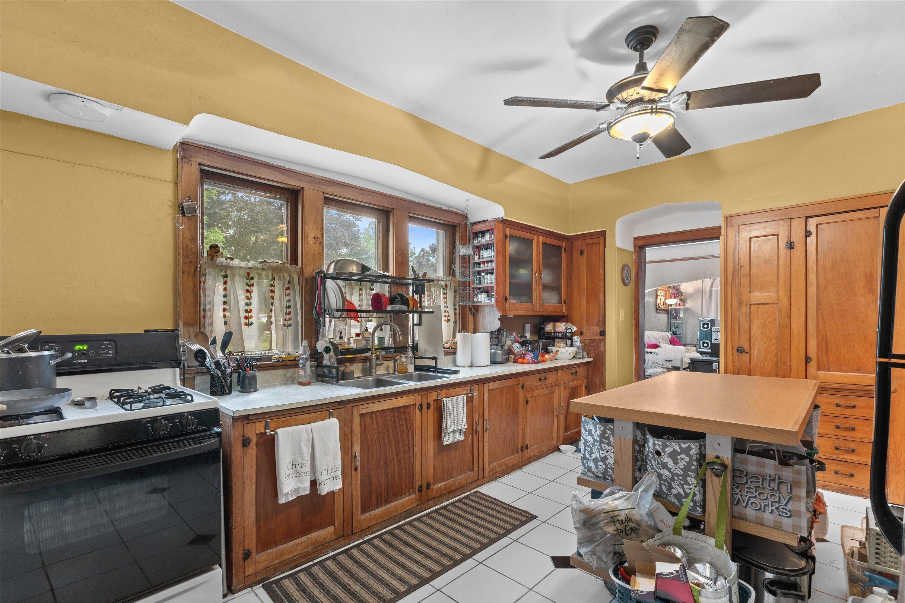 226 E Smith St, 228