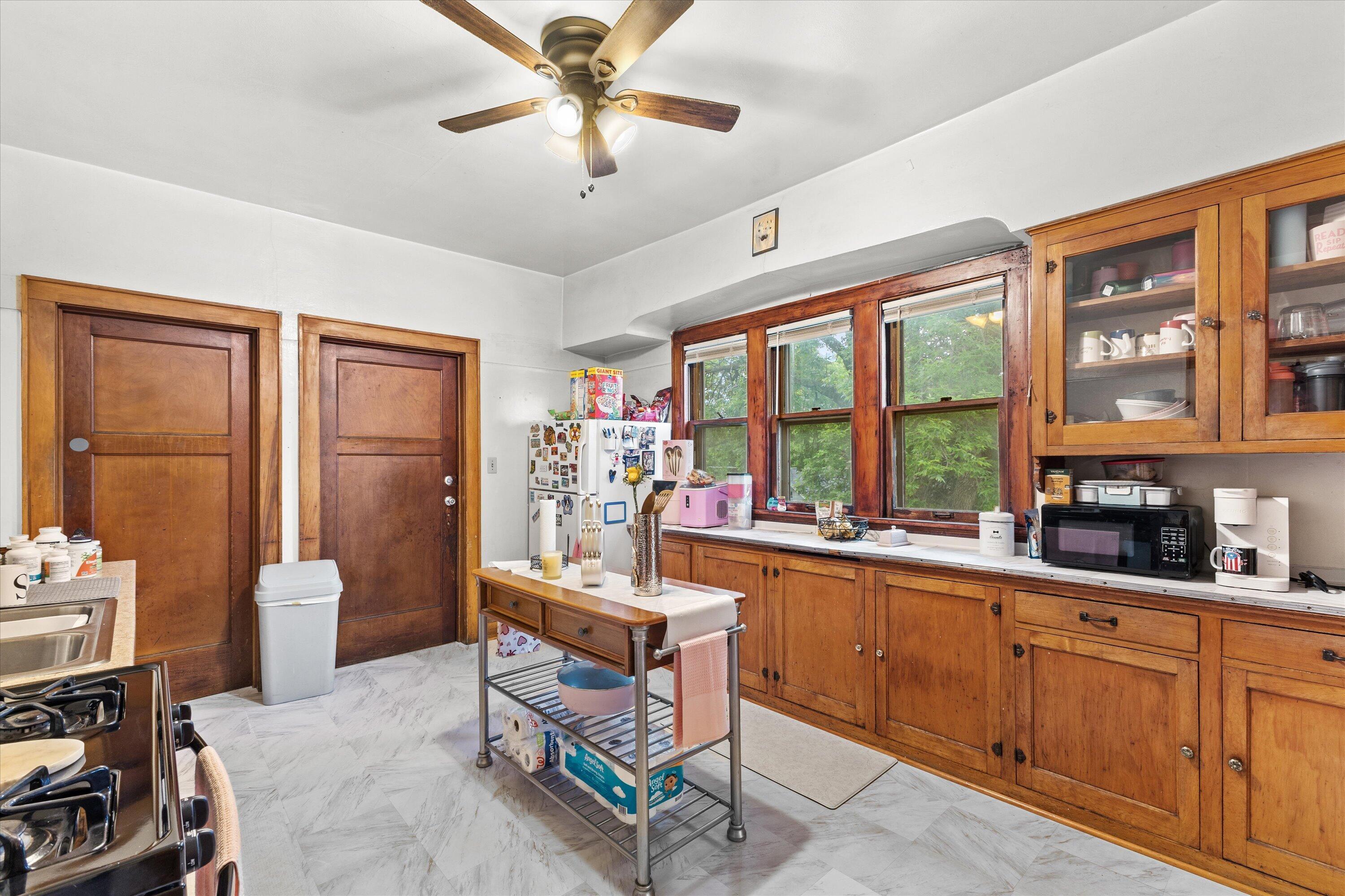 226 E Smith St, 228