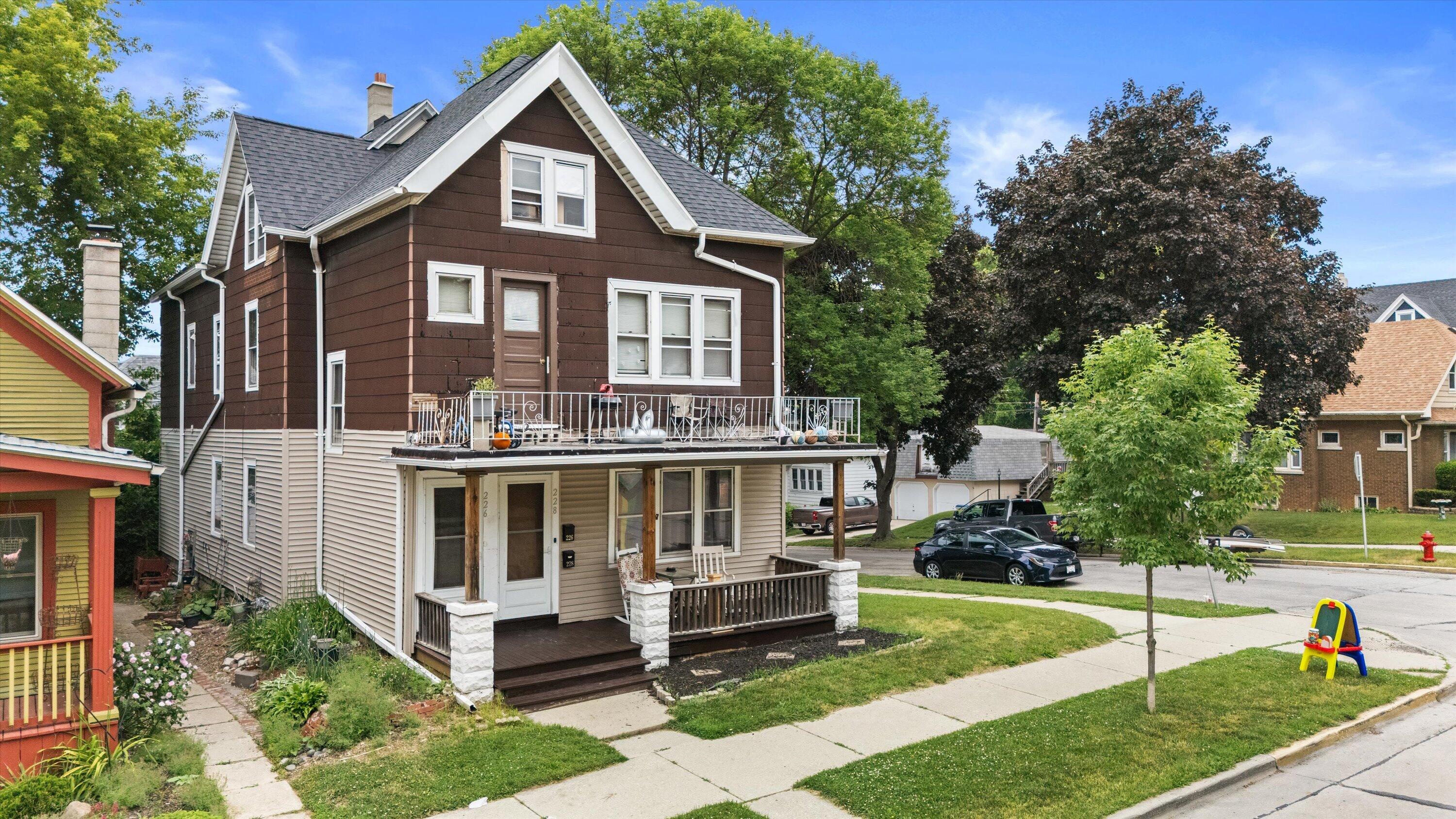 226 E Smith St, 228