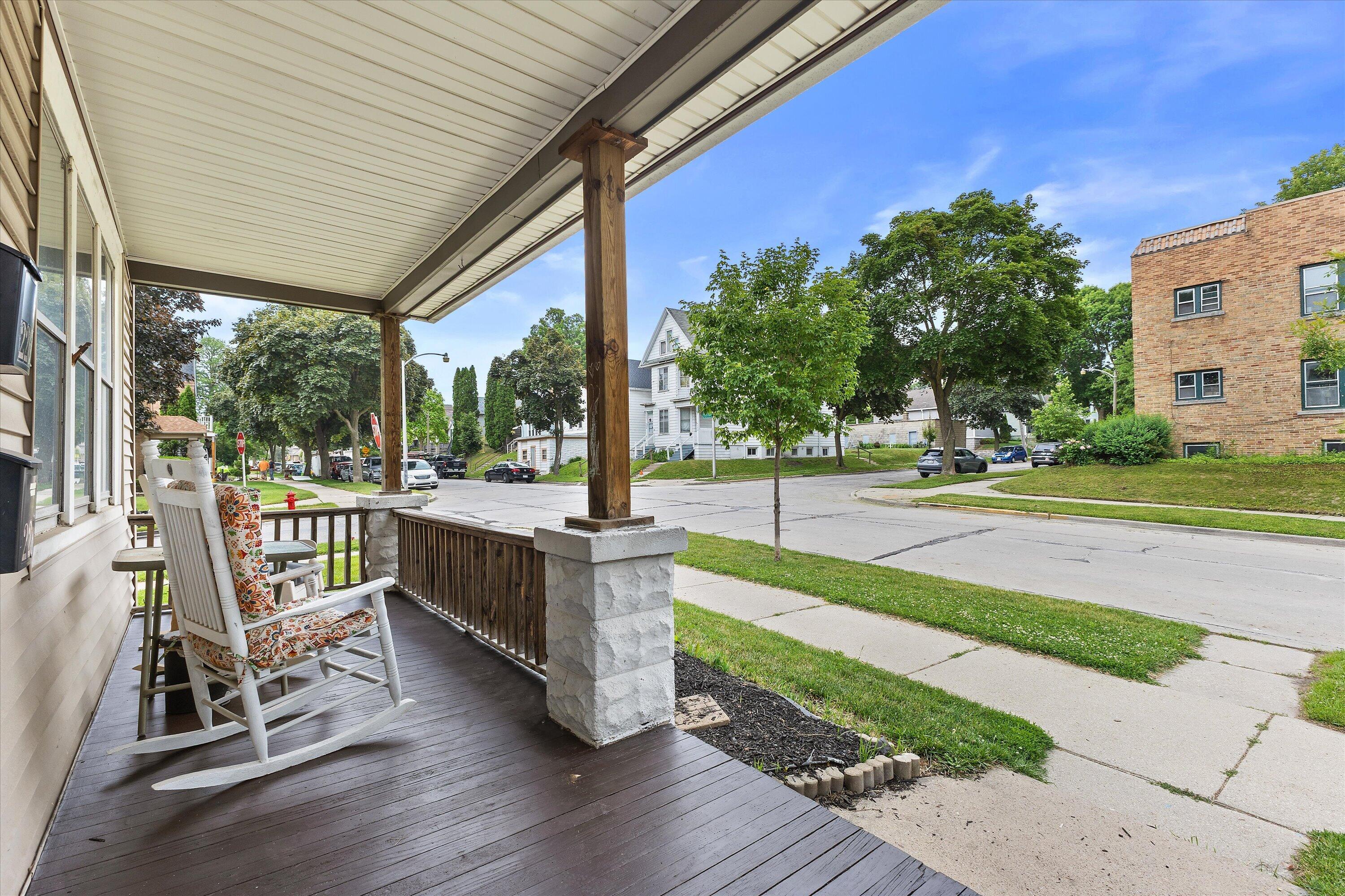226 E Smith St, 228