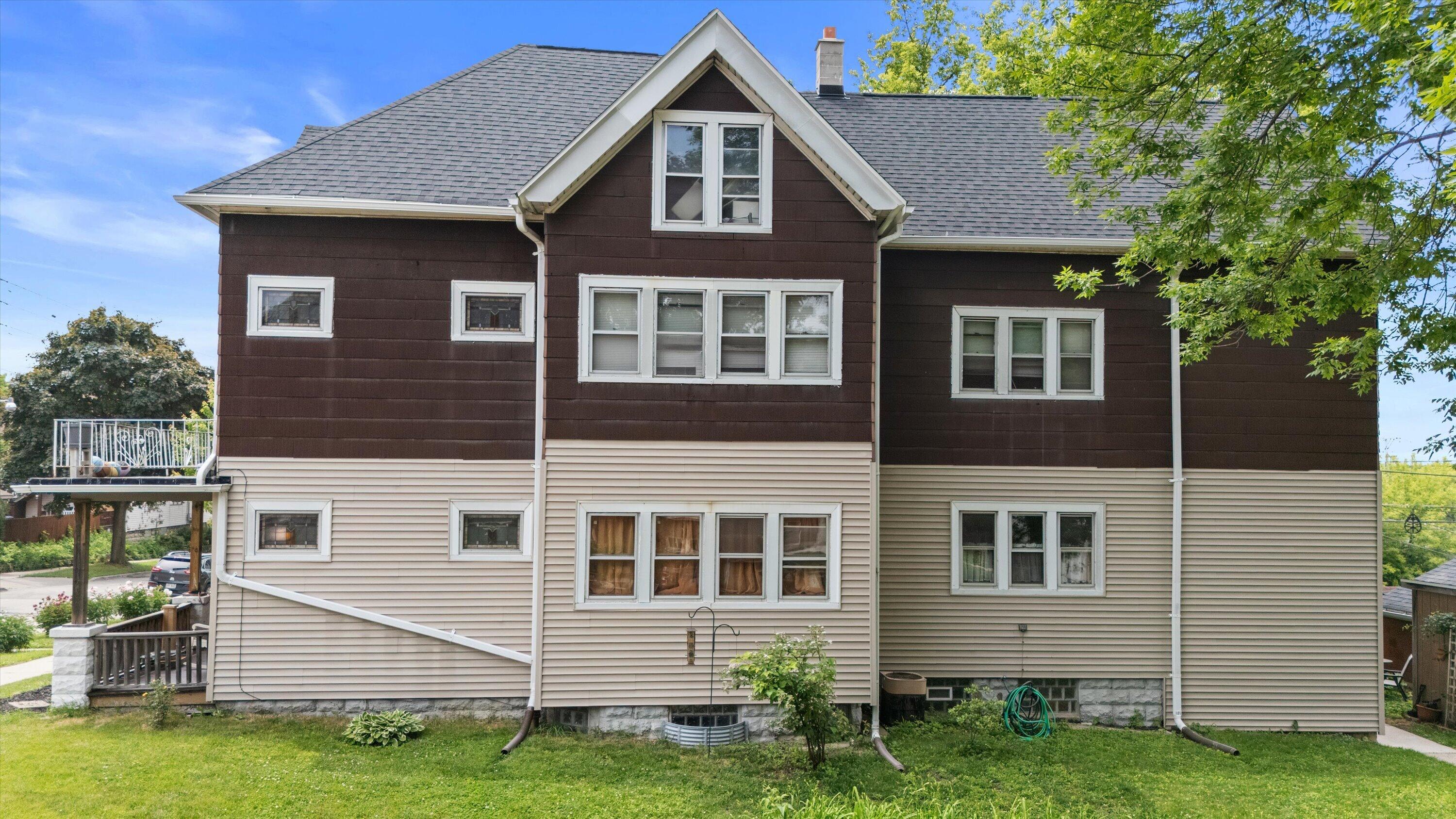 226 E Smith St, 228