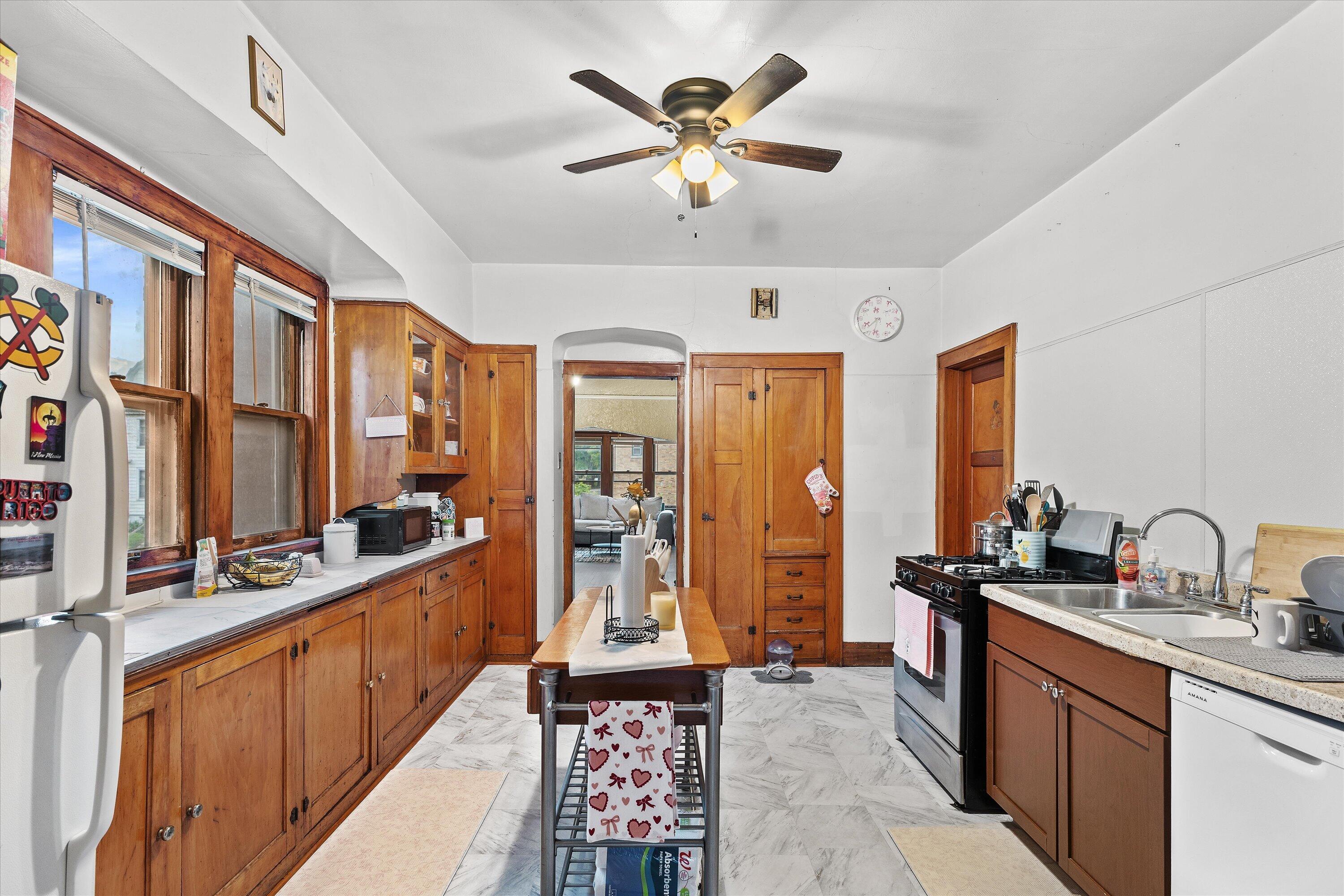 226 E Smith St, 228