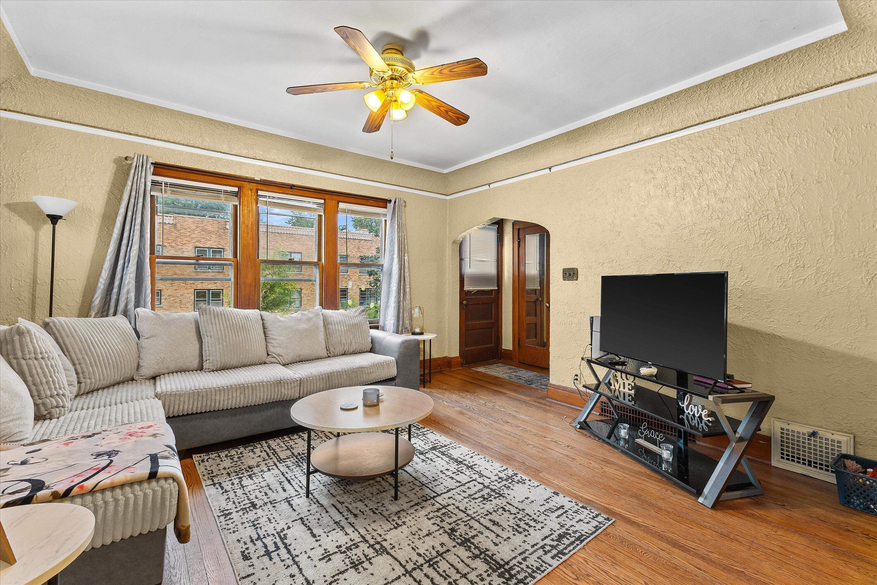 226 E Smith St, 228