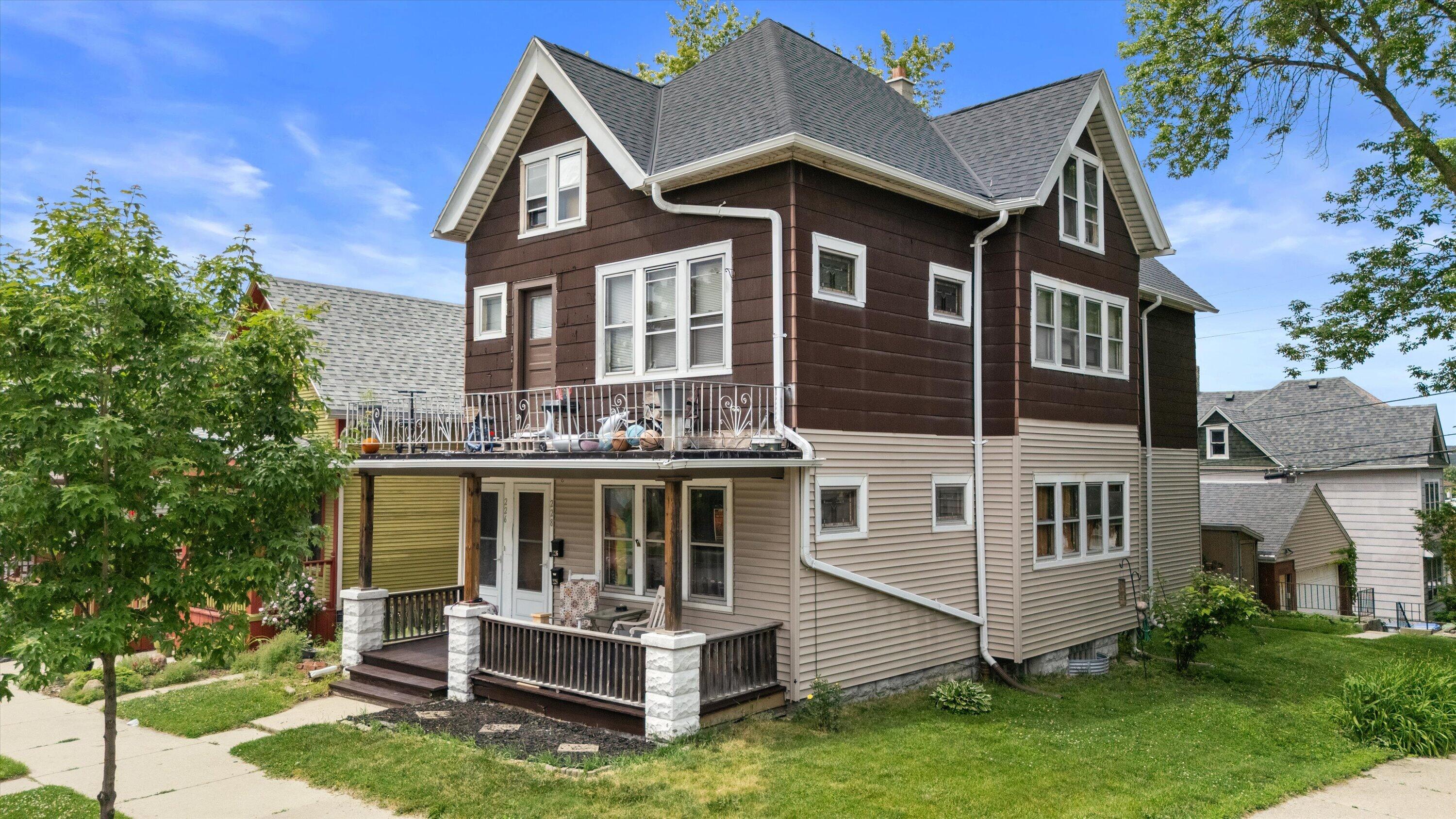 226 E Smith St, 228
