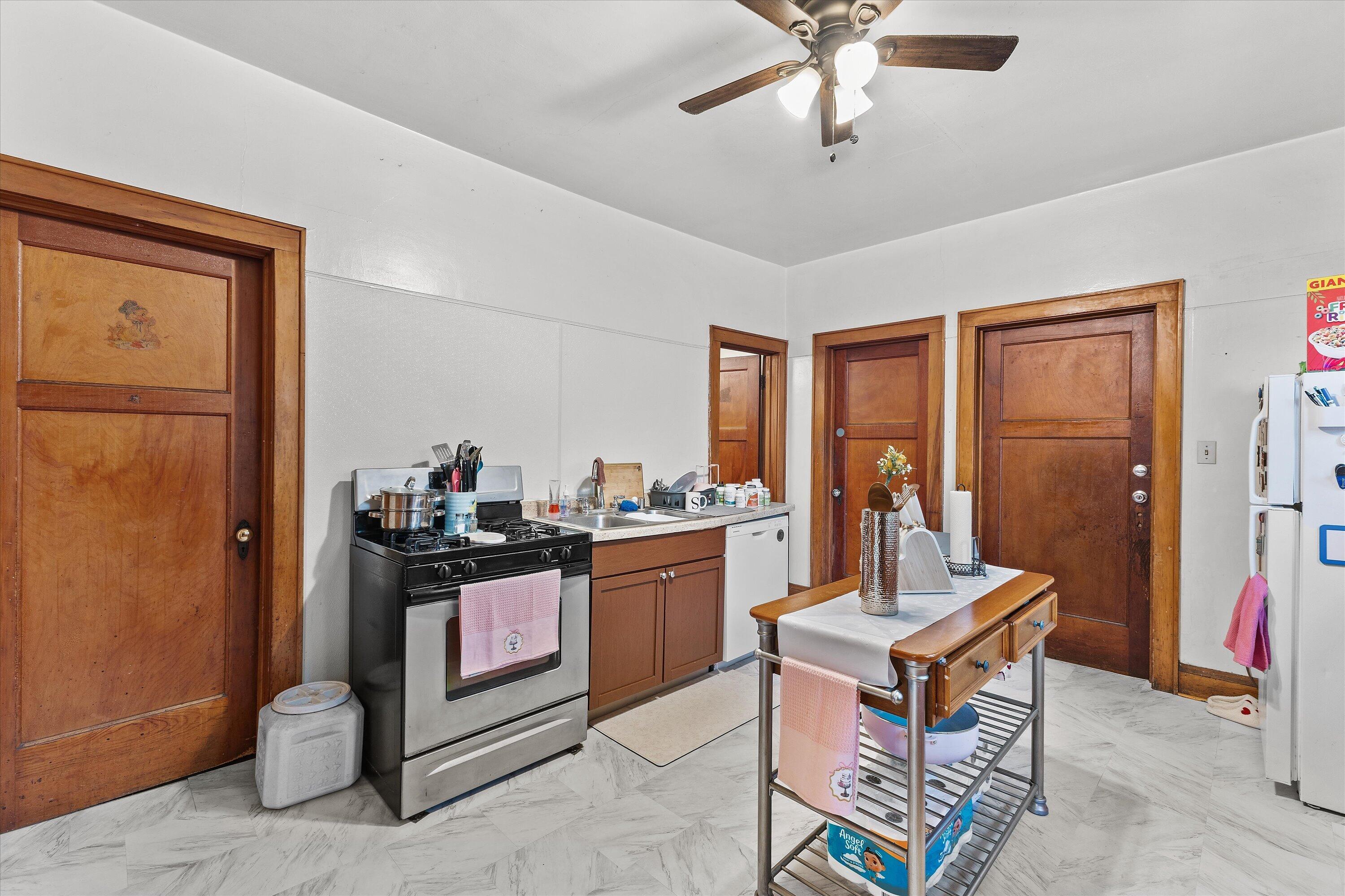 226 E Smith St, 228