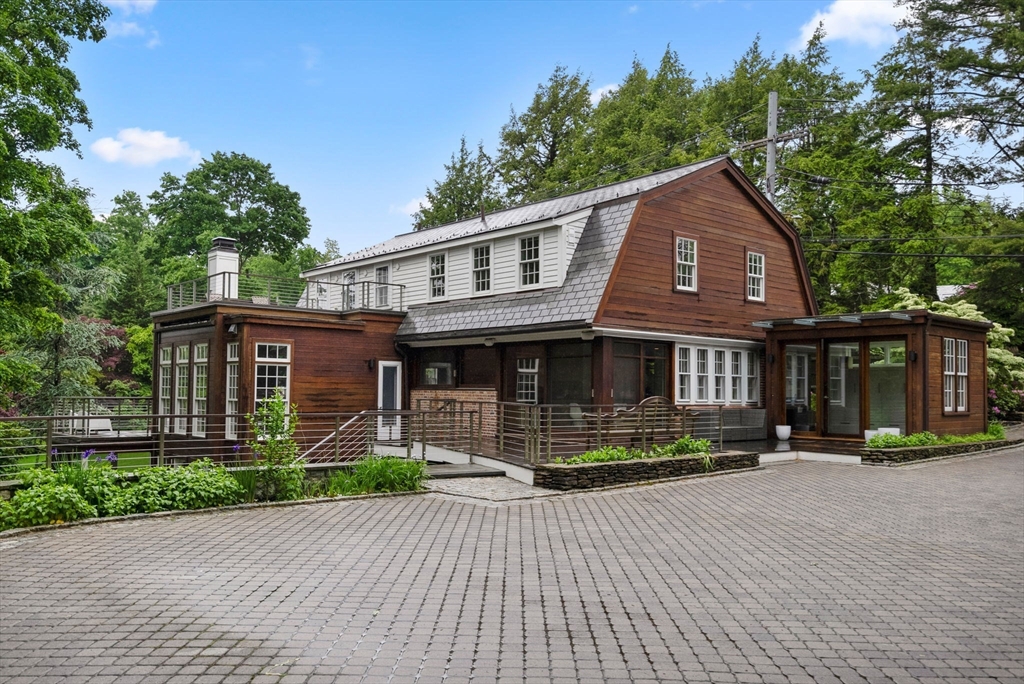 244 Heath St