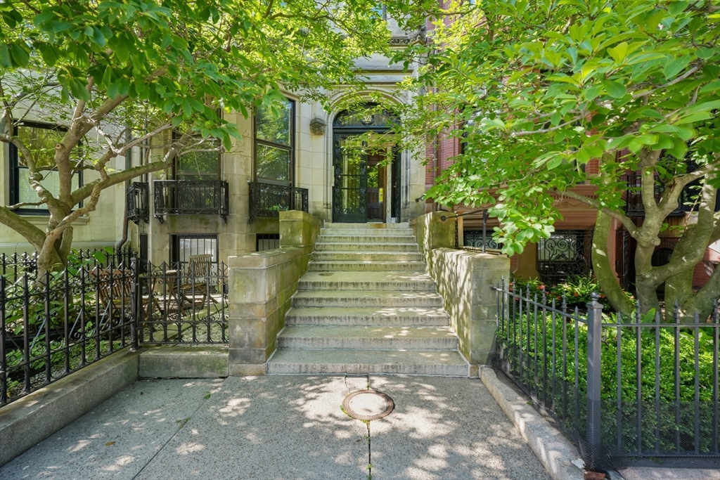 327 Commonwealth Avenue # 4