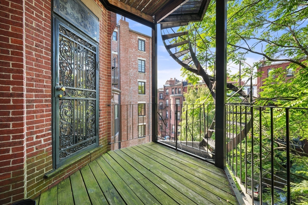 327 Commonwealth Avenue # 4
