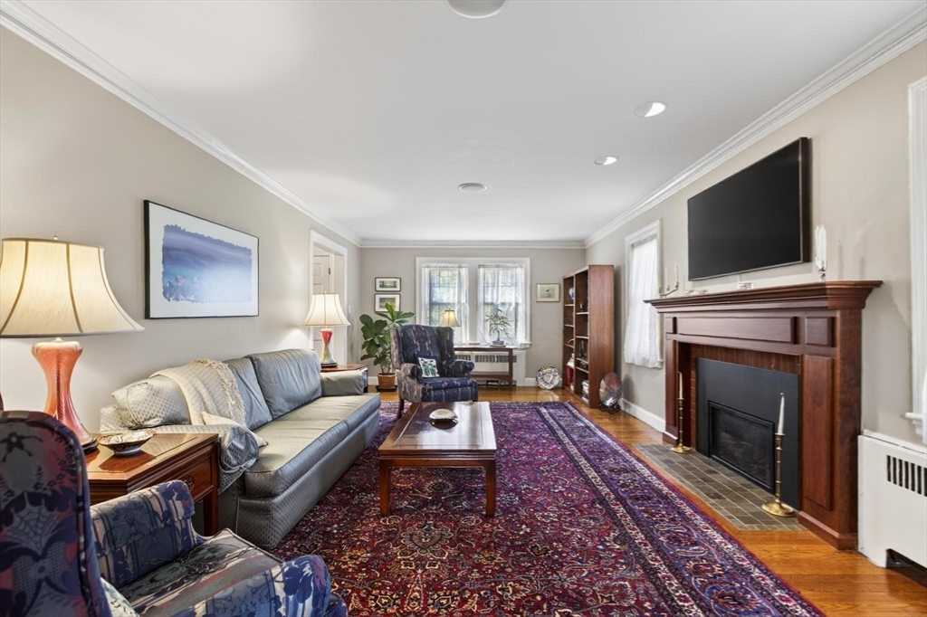 152 Beverly Rd
