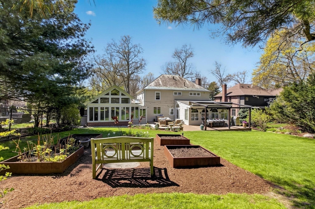 152 Beverly Rd