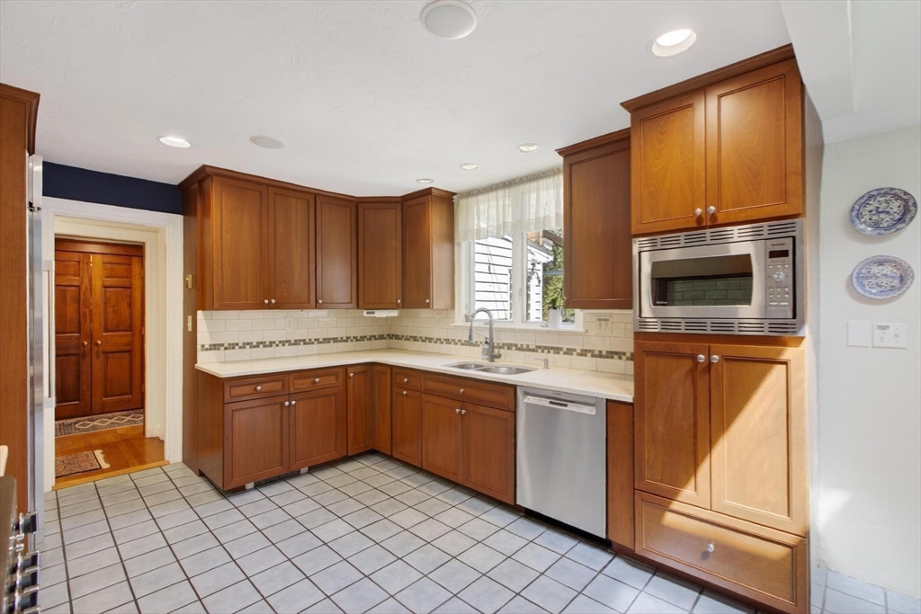 152 Beverly Rd