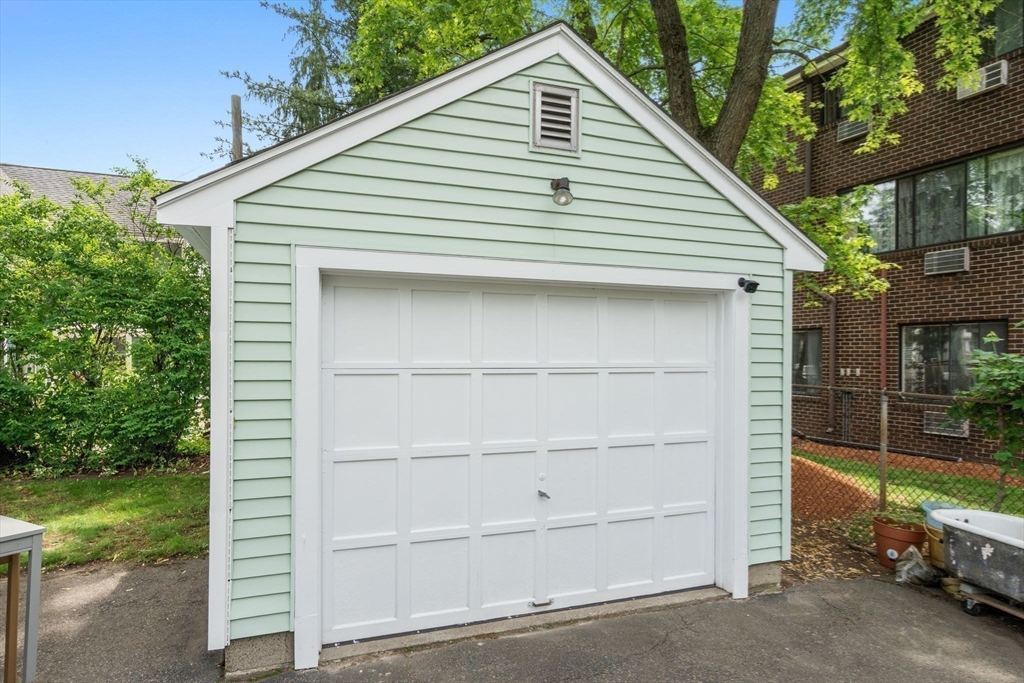 68 Brooks Ave