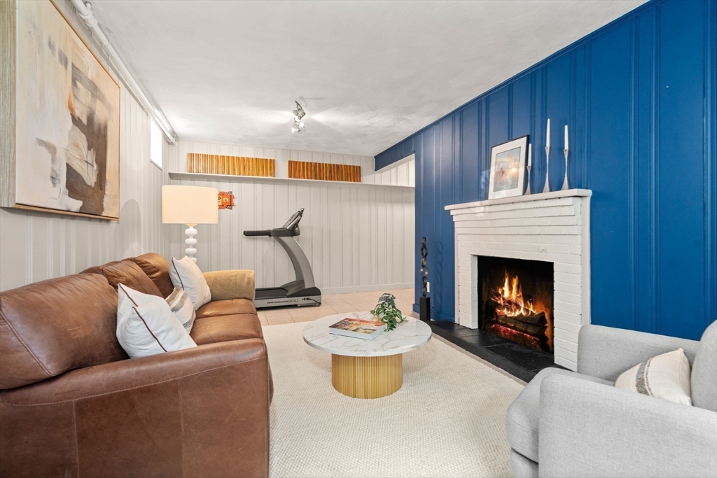 109 Whitcomb Ave