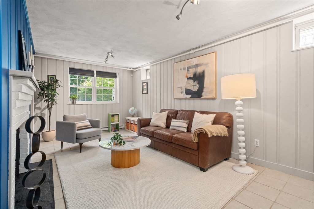 109 Whitcomb Ave