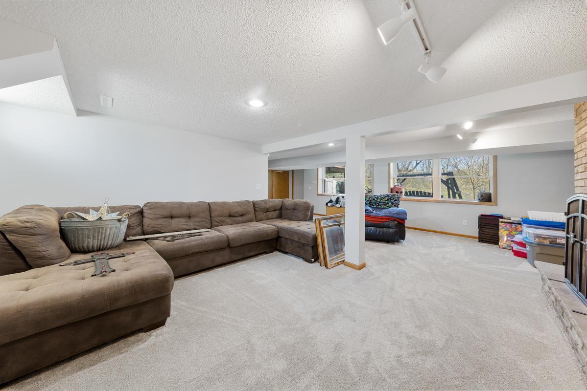 13816 Thomas Avenue S