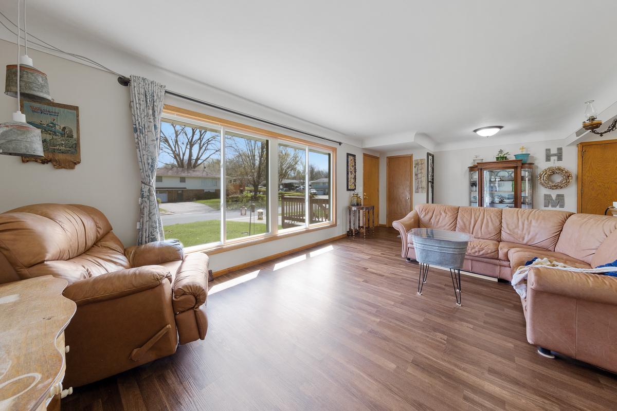 13816 Thomas Avenue S