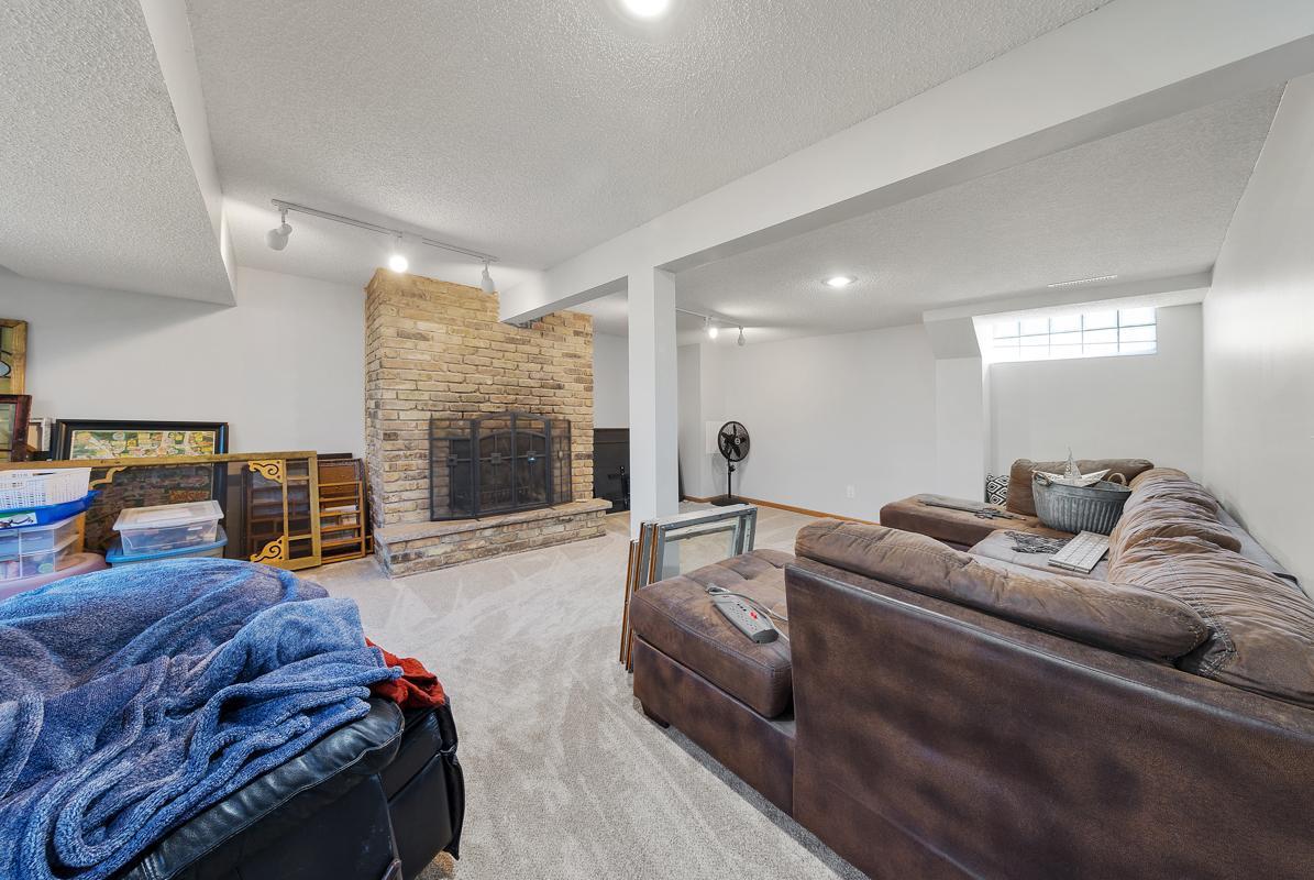 13816 Thomas Avenue S